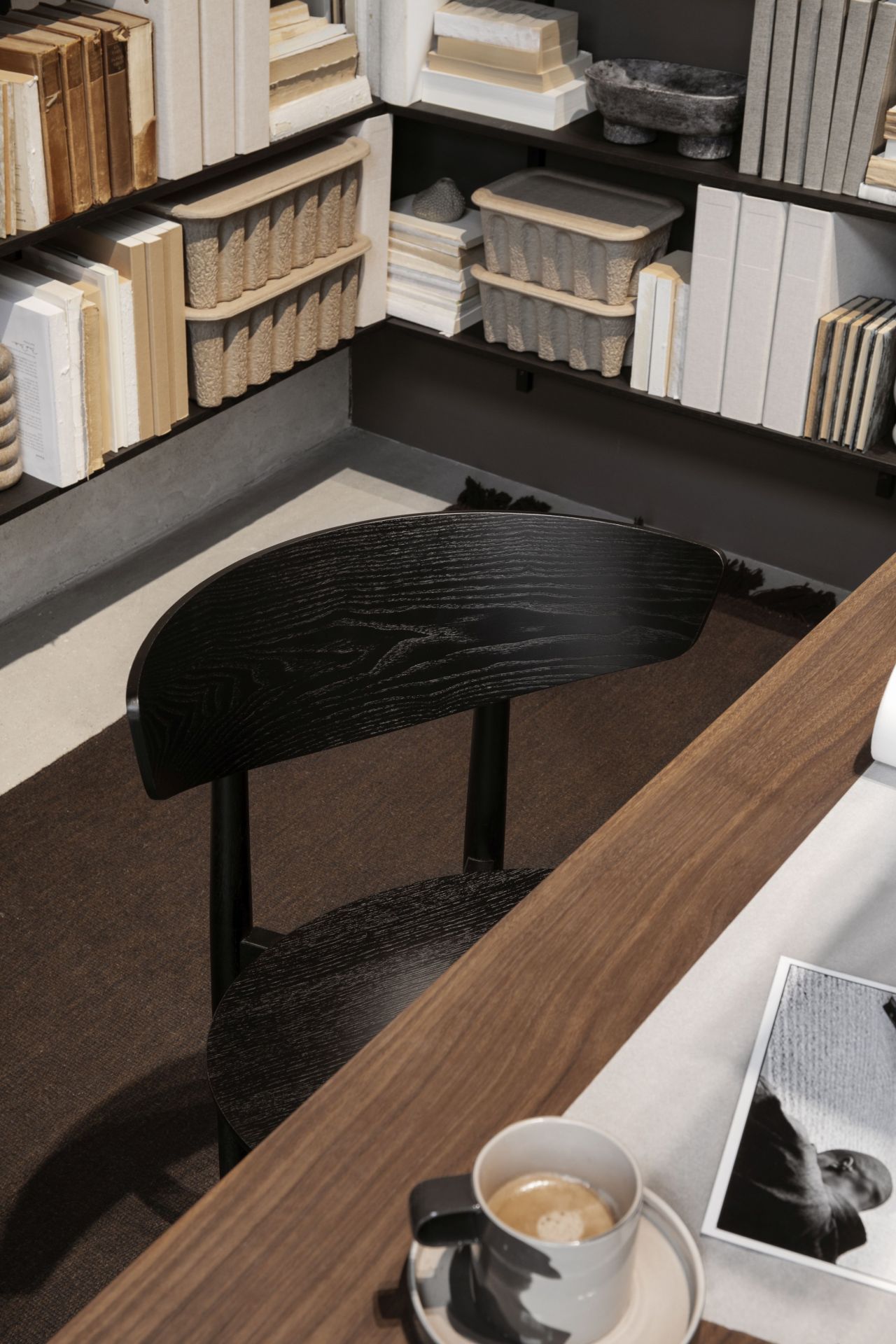 Herman Chaise de salle à manger avec structure en bois noir Ferm Living Herman Chaise de salle à manger avec structure en bois noir Ferm Living