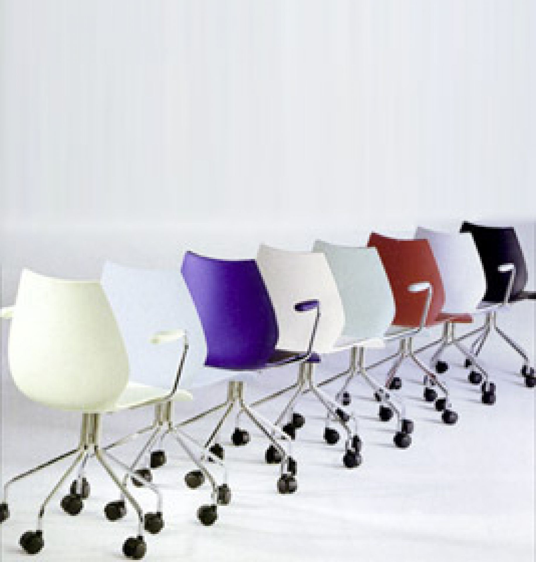 Chaise pivotante Maui avec vérin à gaz et accoudoirs Kartell