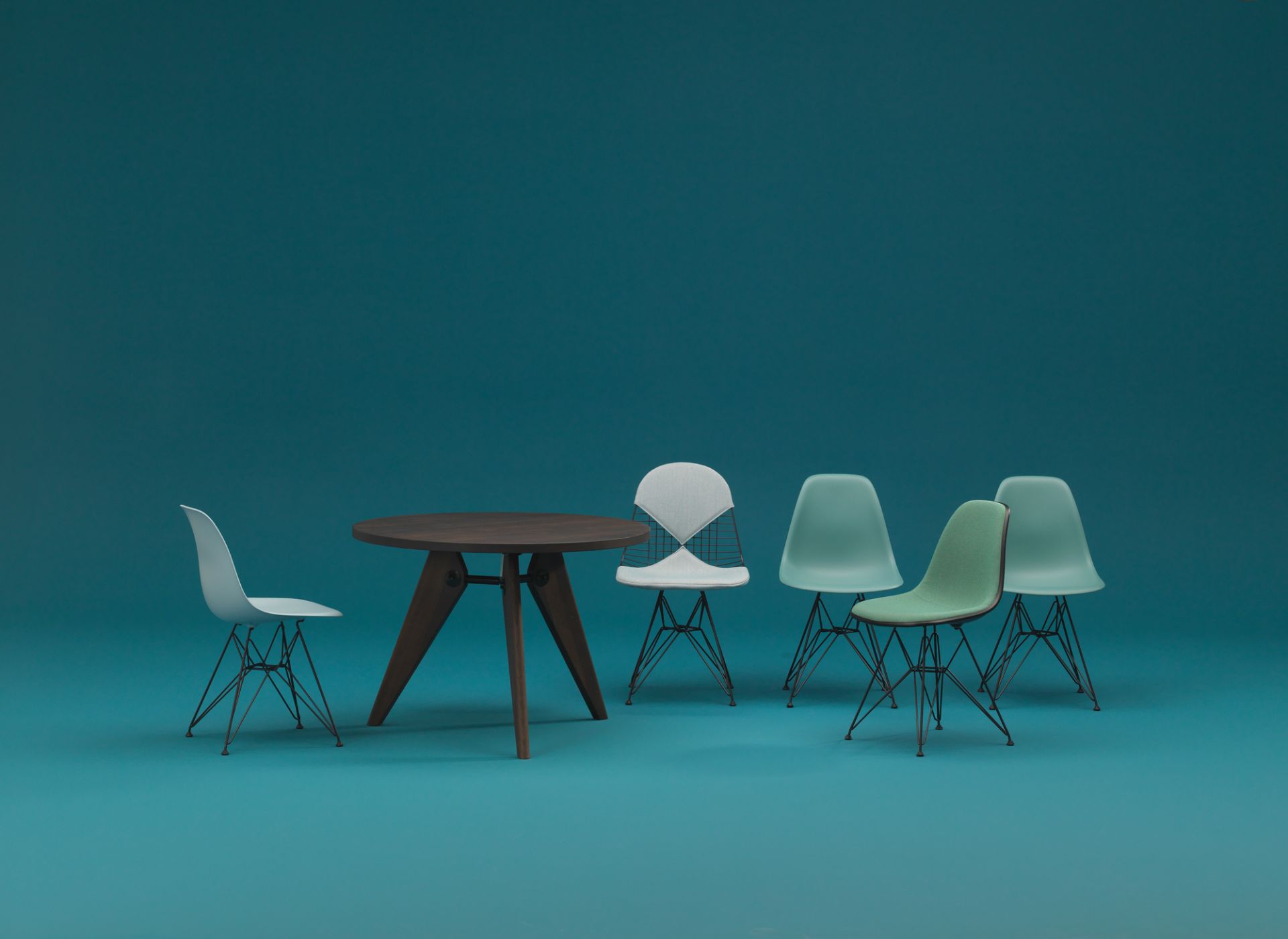 Eames Plastic Side Chair DSR Stuhl Vitra-Classic rot-Basic dark Eames Plastic Side Chair DSR Stuhl Vitra-Classic rot-Basic dark