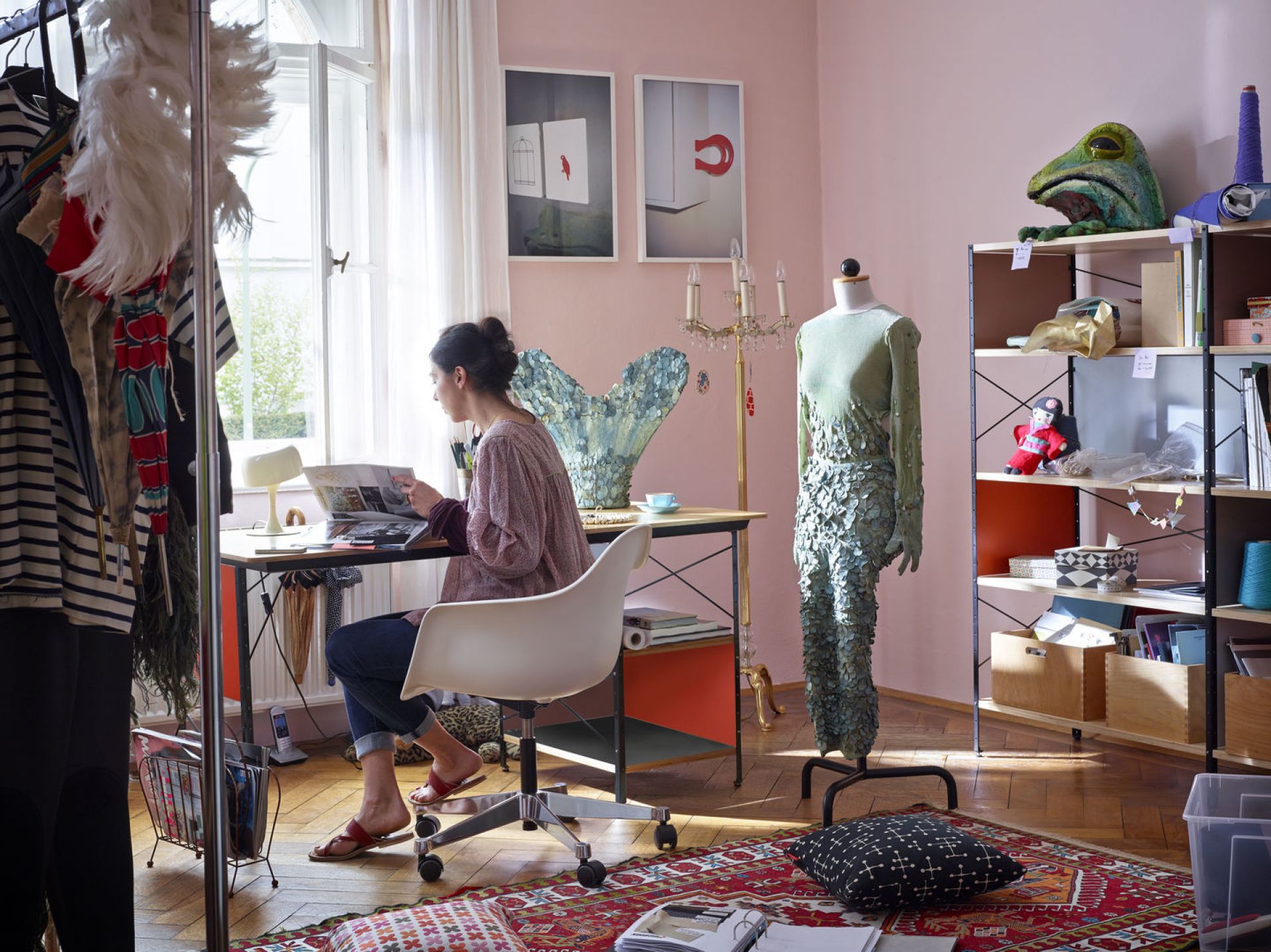 Eames Plastic Arm Chair PACC avec coussin d'assise Vitra