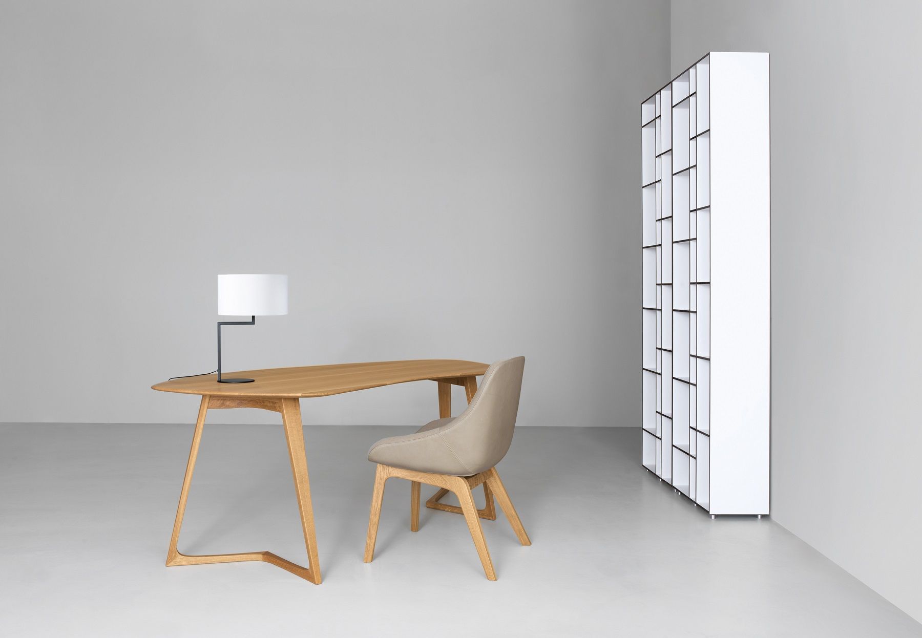 Twist Office table / bureau période