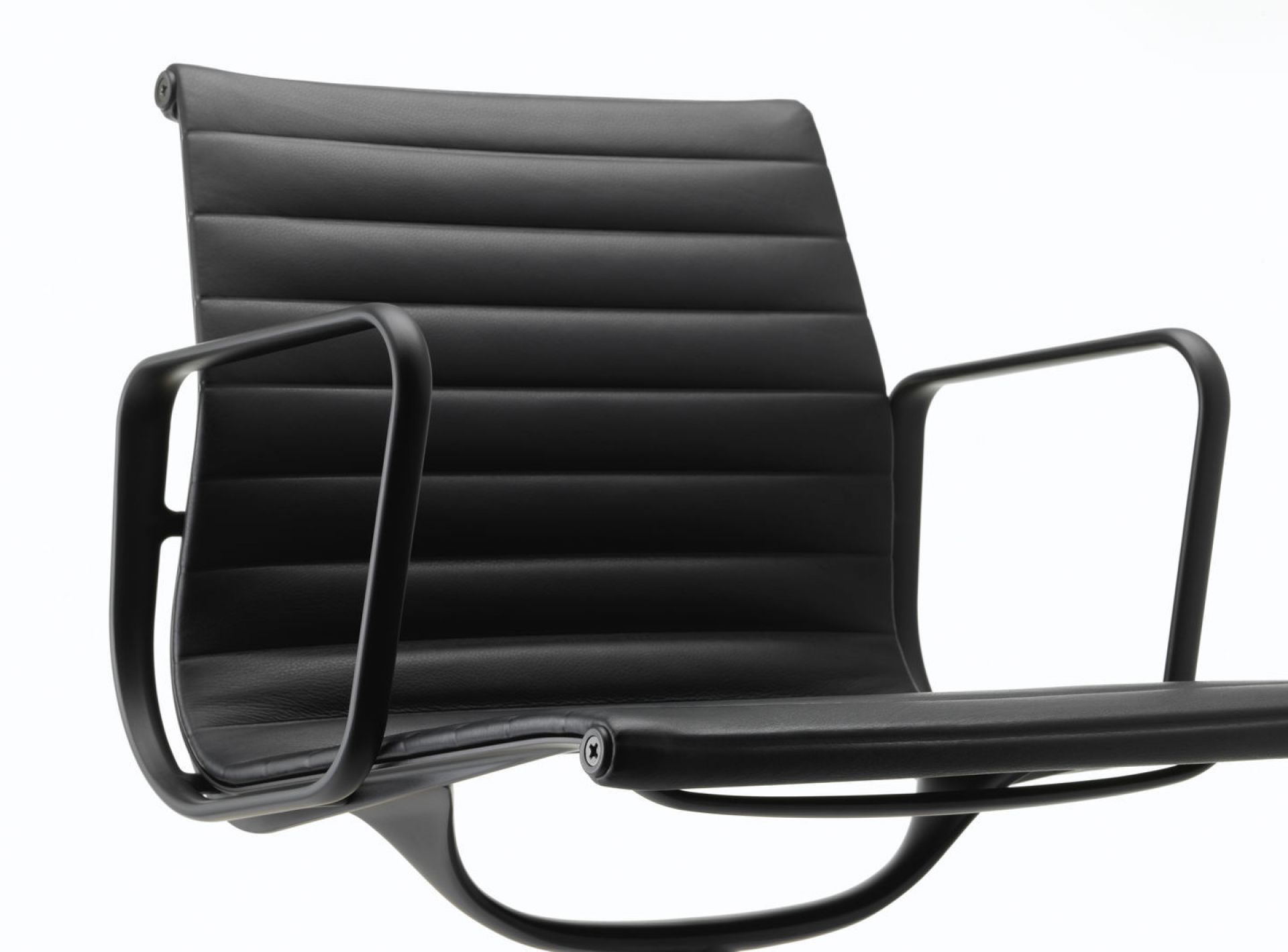 Aluminium Chair EA 108 / EA 108 Chaise Vitra