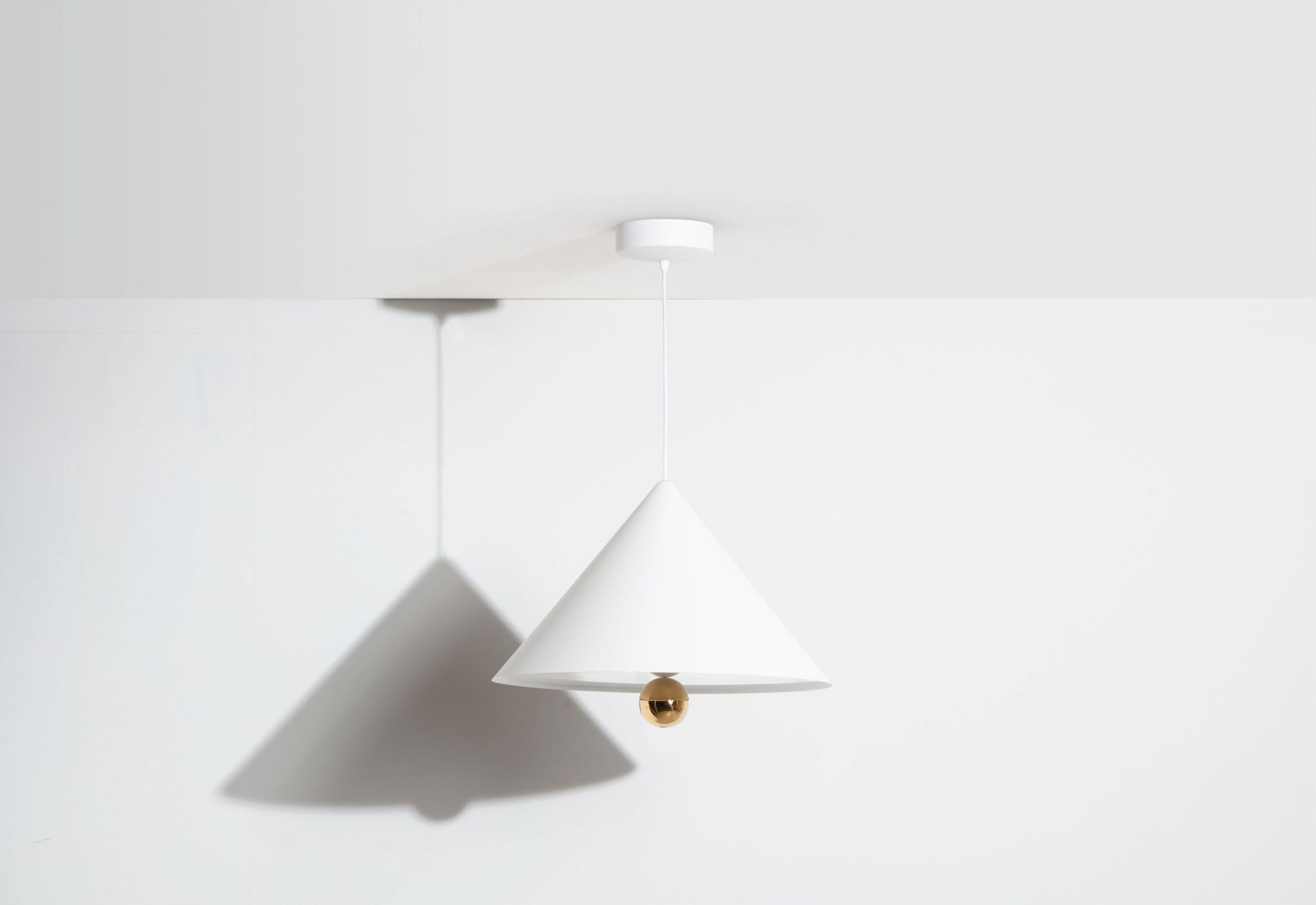 Cherry Pendant light Lampe à suspendre L Petite Friture Blanc