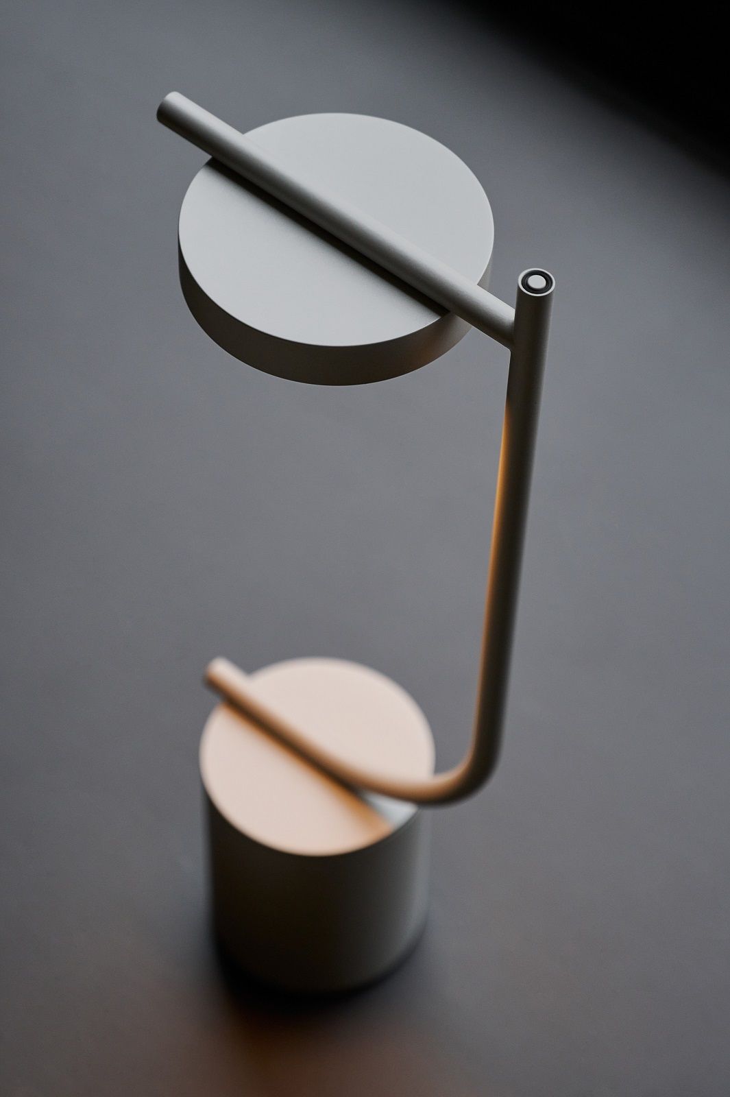 Igram Portable Table Lamp Shape J Lampe à batterie / lampe de table Grupa 
