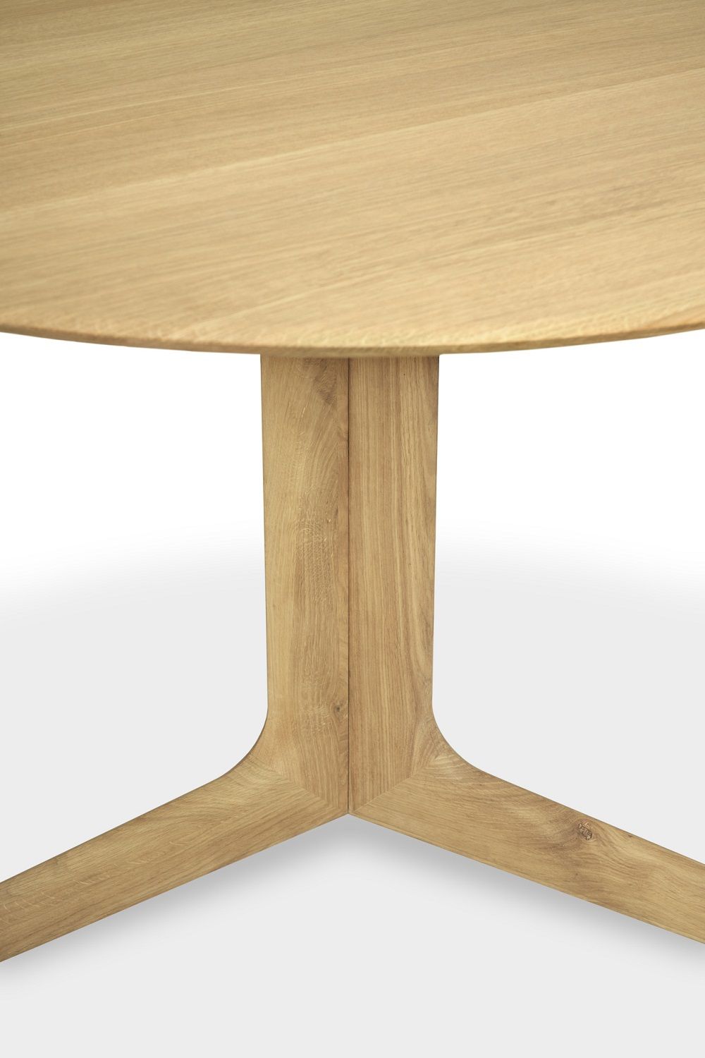 Corto Table ronde en chêne huile Ethnicraft
