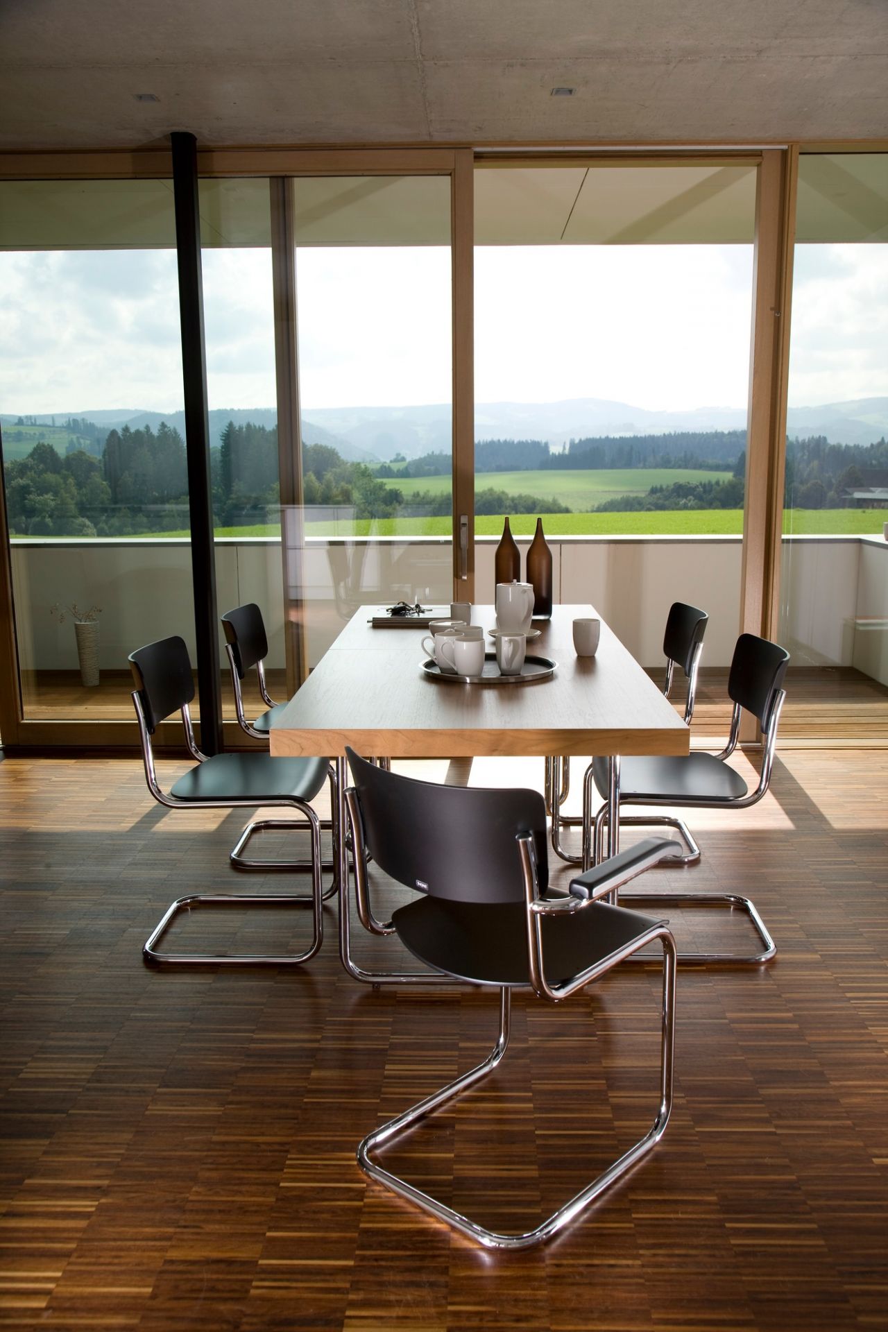 S 43 Tube d'acier classique Piétement luge NOIR - CHROME Thonet OFFRE SPECIALE