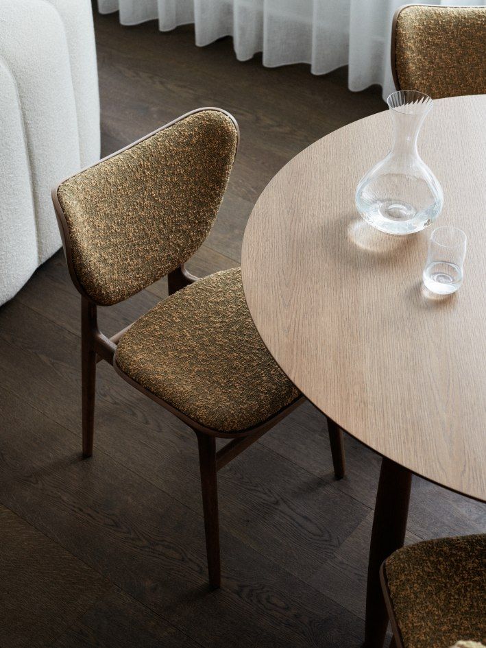 Elephant Dining Chair Chaise rembourrée à l'avant Norr11 Elephant Dining Chair Chaise rembourrée à l'avant Norr11