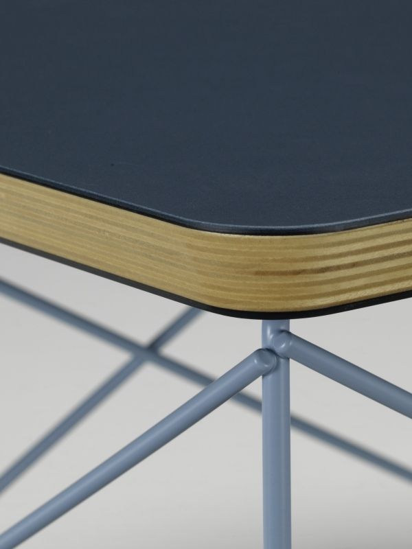 Occasional Table LTR Table d'appoint Linoléum Smoke blue Vitra 