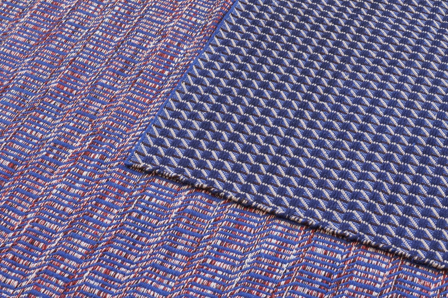 Tapis Channel Rug Blue-white Hay