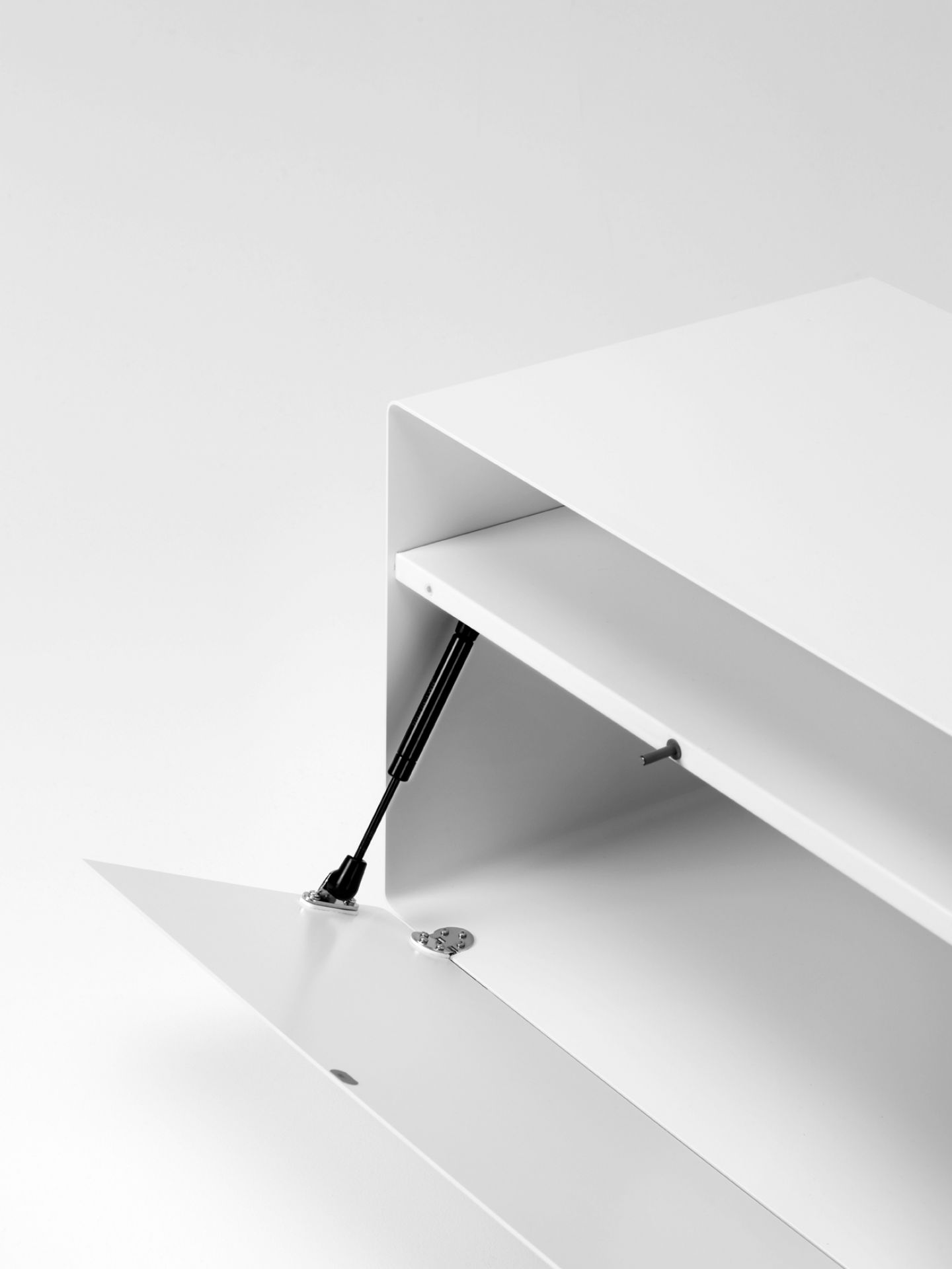 R109N Sideboard avec roulettes transparentes Müller Möbelfabrikation - QUICK SHIP
