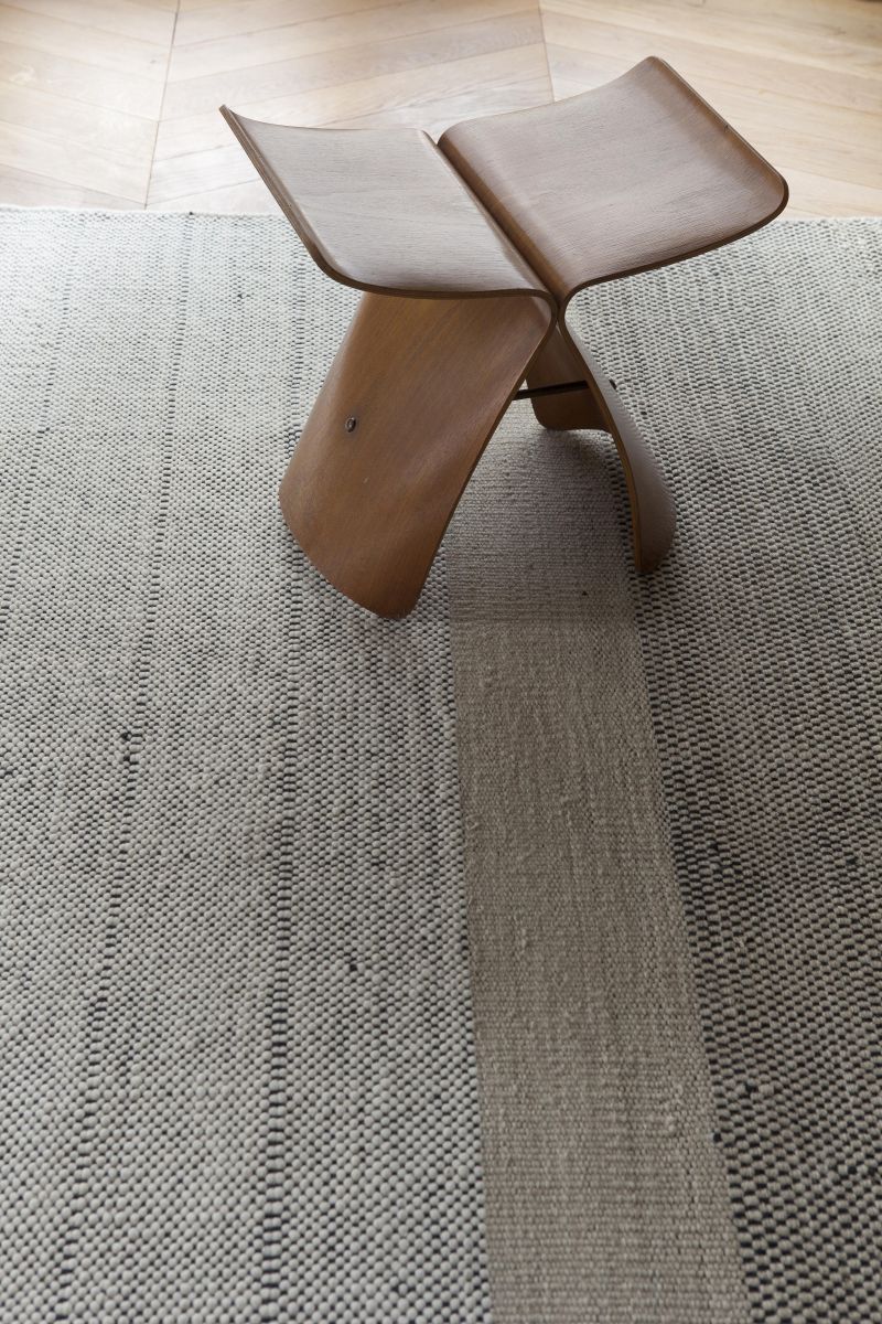 Tres Stripes Tapis noir 80x240cm Nanimarquina