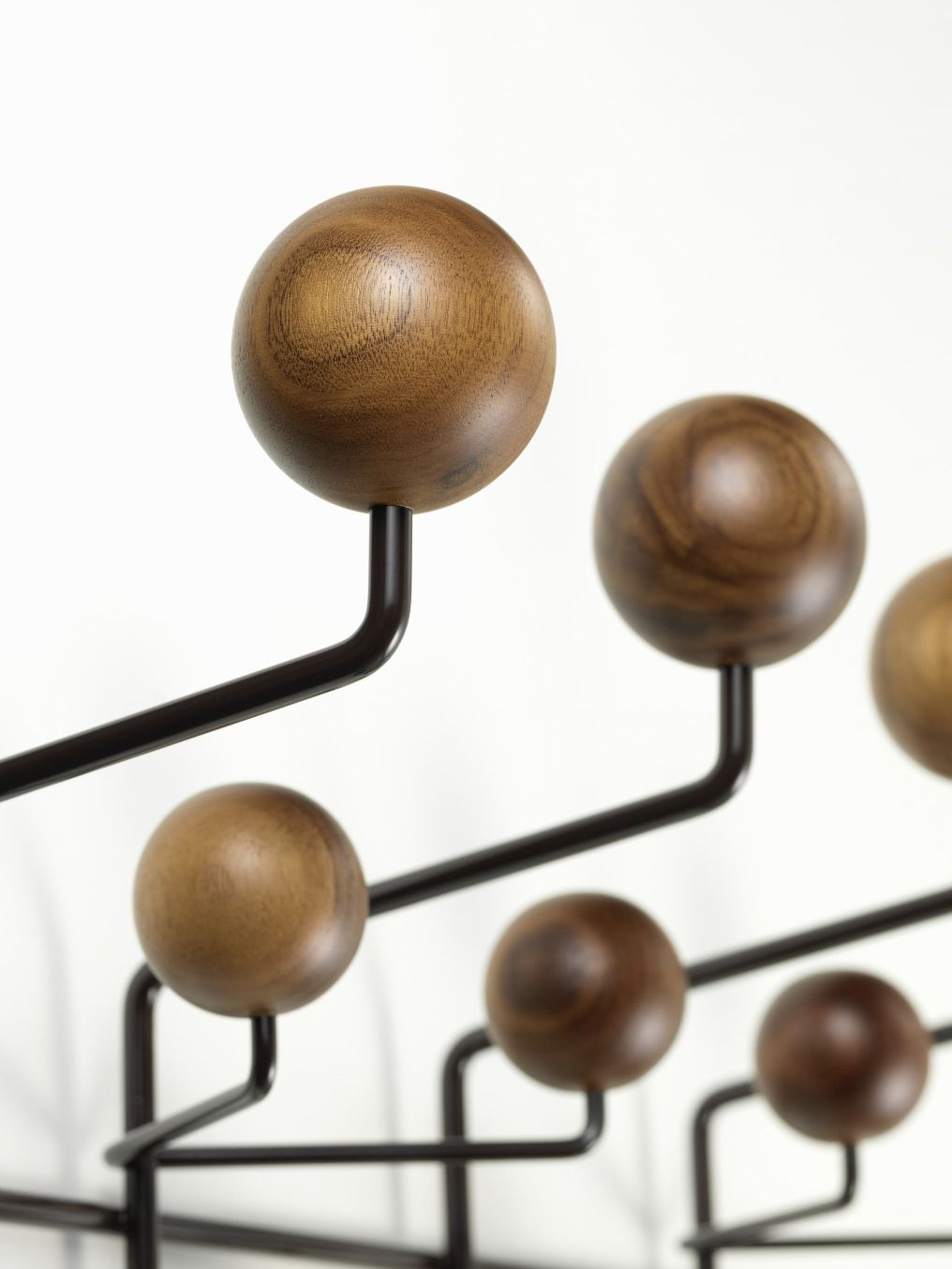Eames Hang it all Porte-manteau noyer naturel Vitra NOUVELLE VERSION  