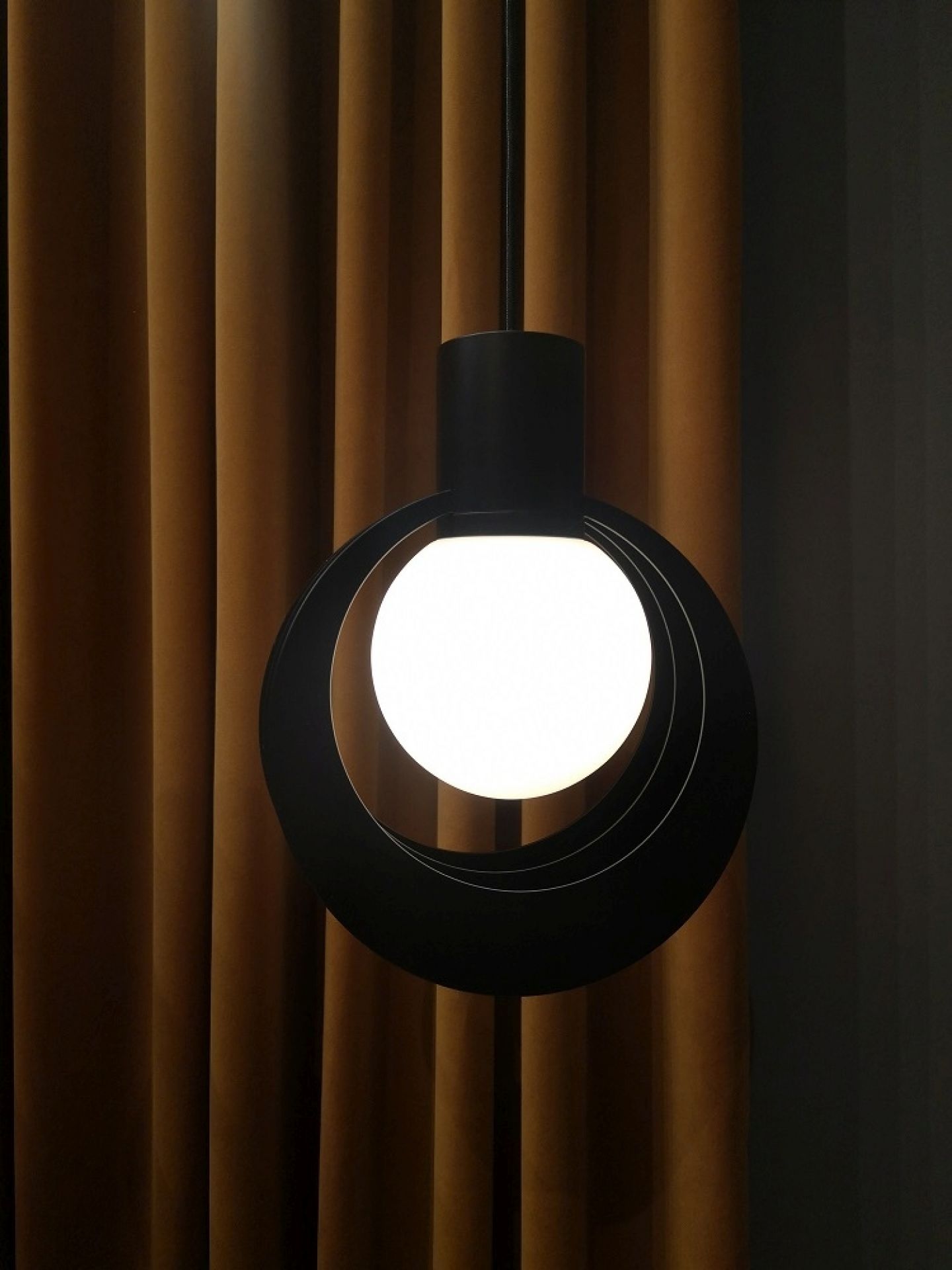 Lunar Pendant Lampe suspension Woud