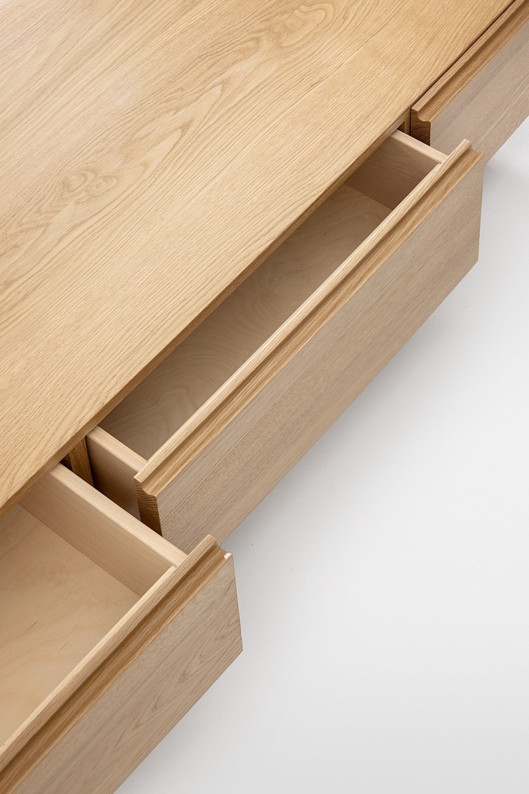 Podium Sideboard bois massif période