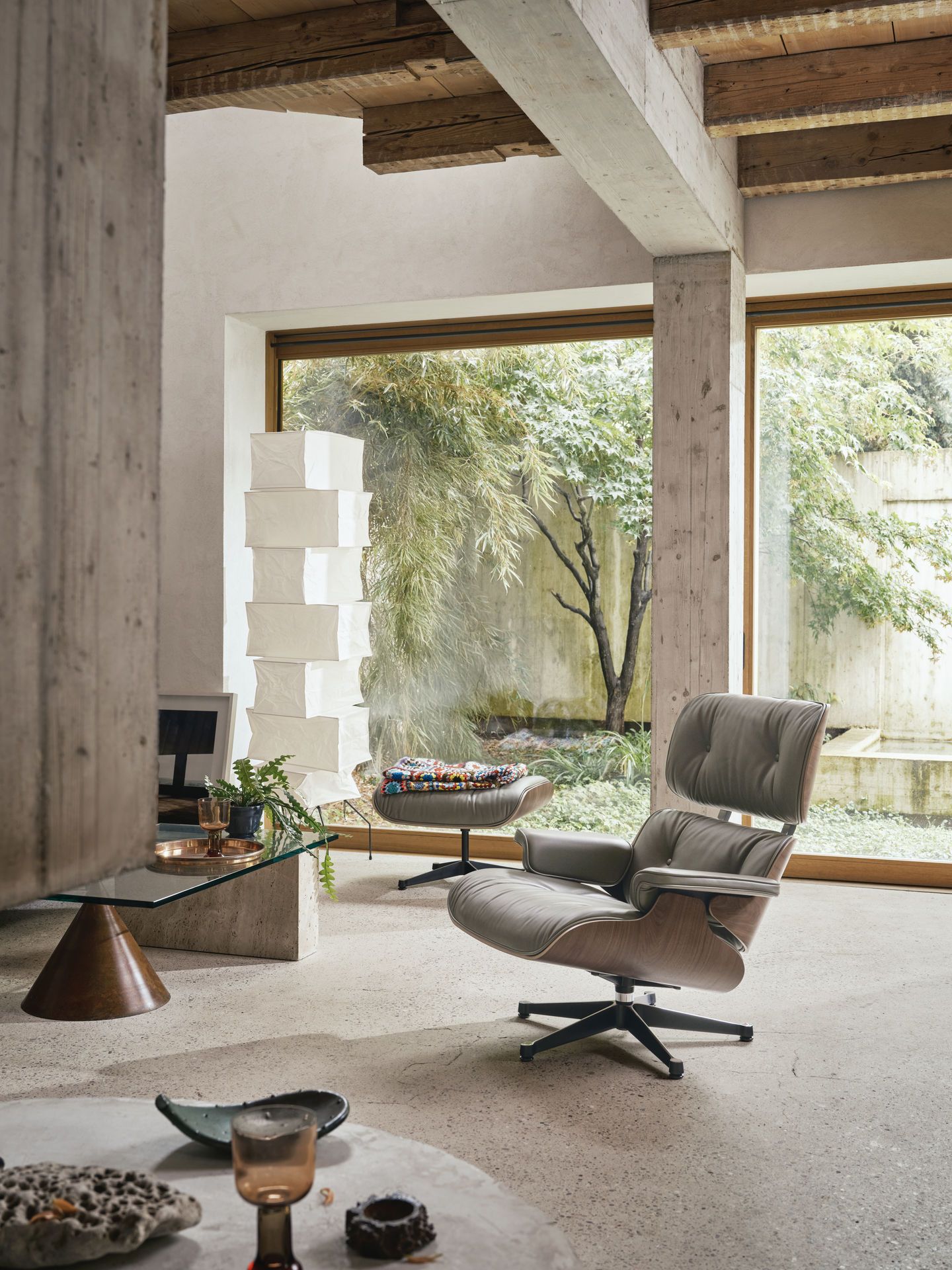 Eames Lounge Chair & Ottoman Fauteuil COMPOSITION PRÉFÉRENTE en cuir Premium Vitra Cerisier naturel