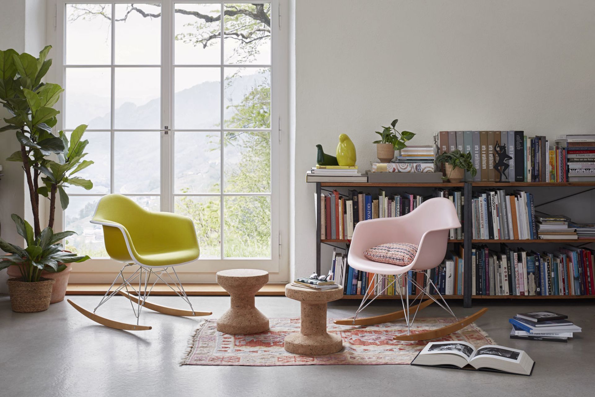 Eames Plastic Arm Rocking Chair chaise à bascule RAR Vitra Érable sombre - Noir - Deep black