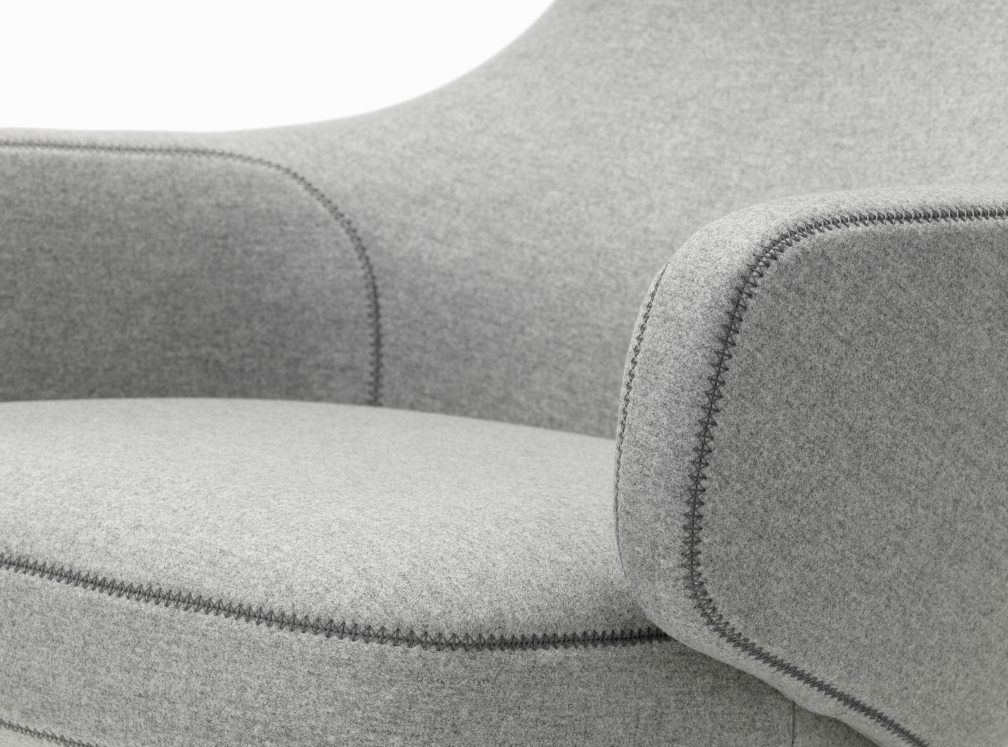 Grand Repos Fauteuil + Ottoman Vitra Poli Cosy Galet