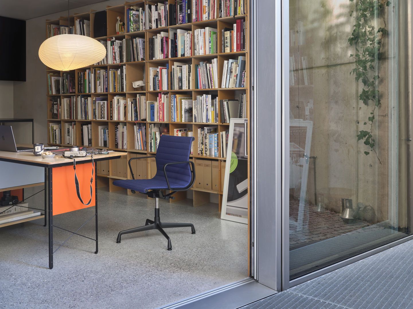 Aluminium Chair EA 131 / EA131 Chaise Vitra