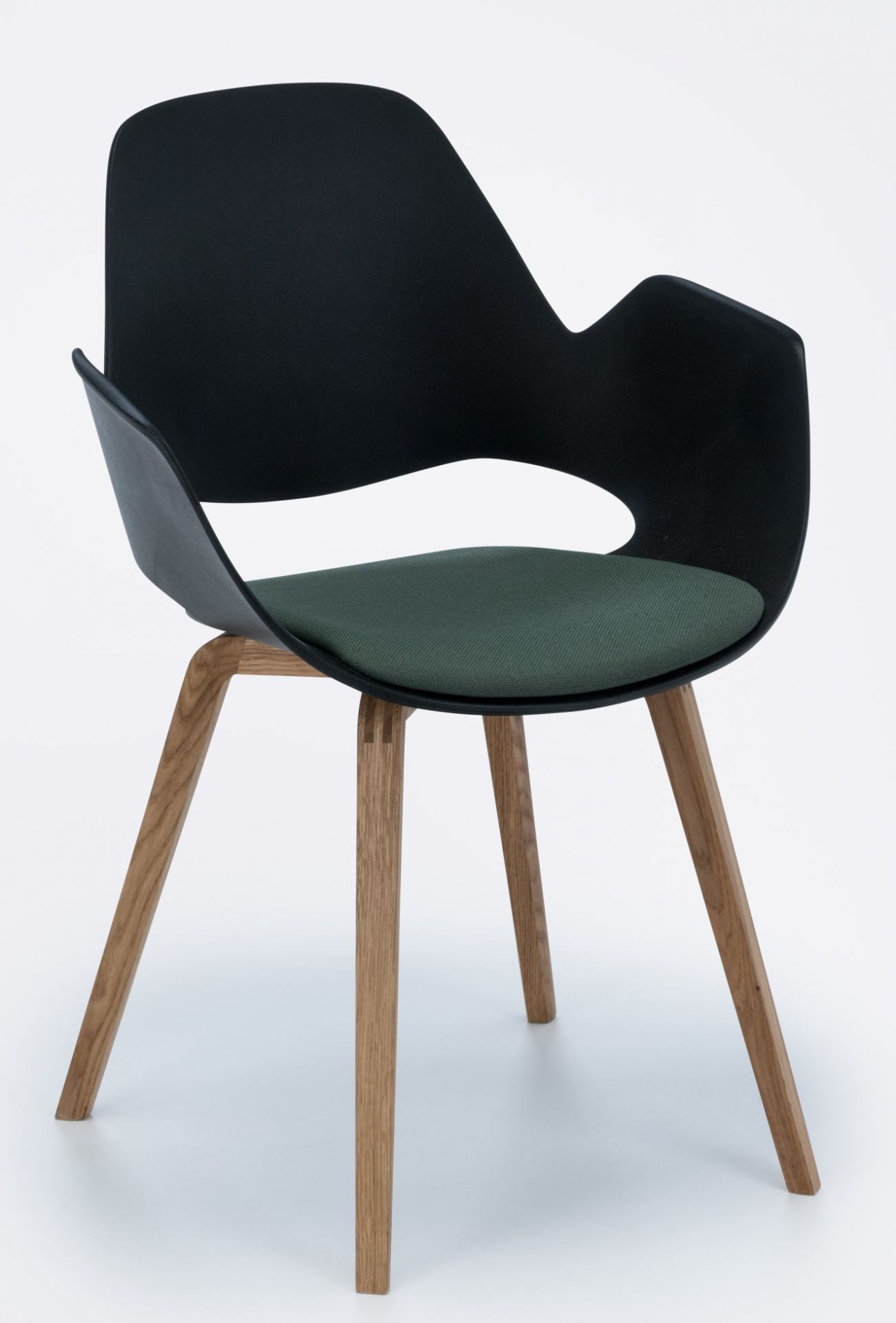 Falk chaise avec accoudoirs pieds en chêne massif Houe
