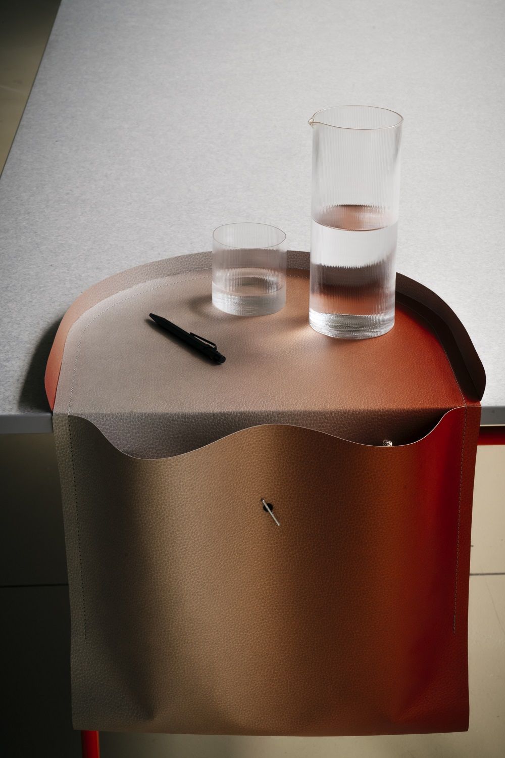 Salto Meuble en papier / Organizer Richard Lampert