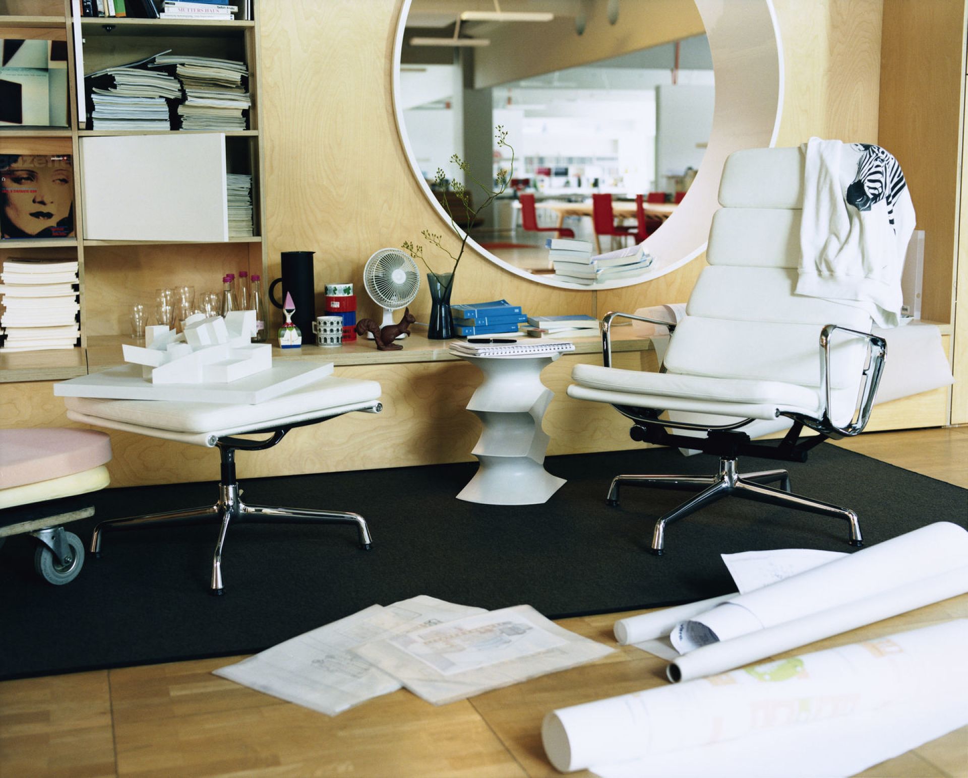 Soft Pad Chair EA223 / EA 223 Tabouret Vitra