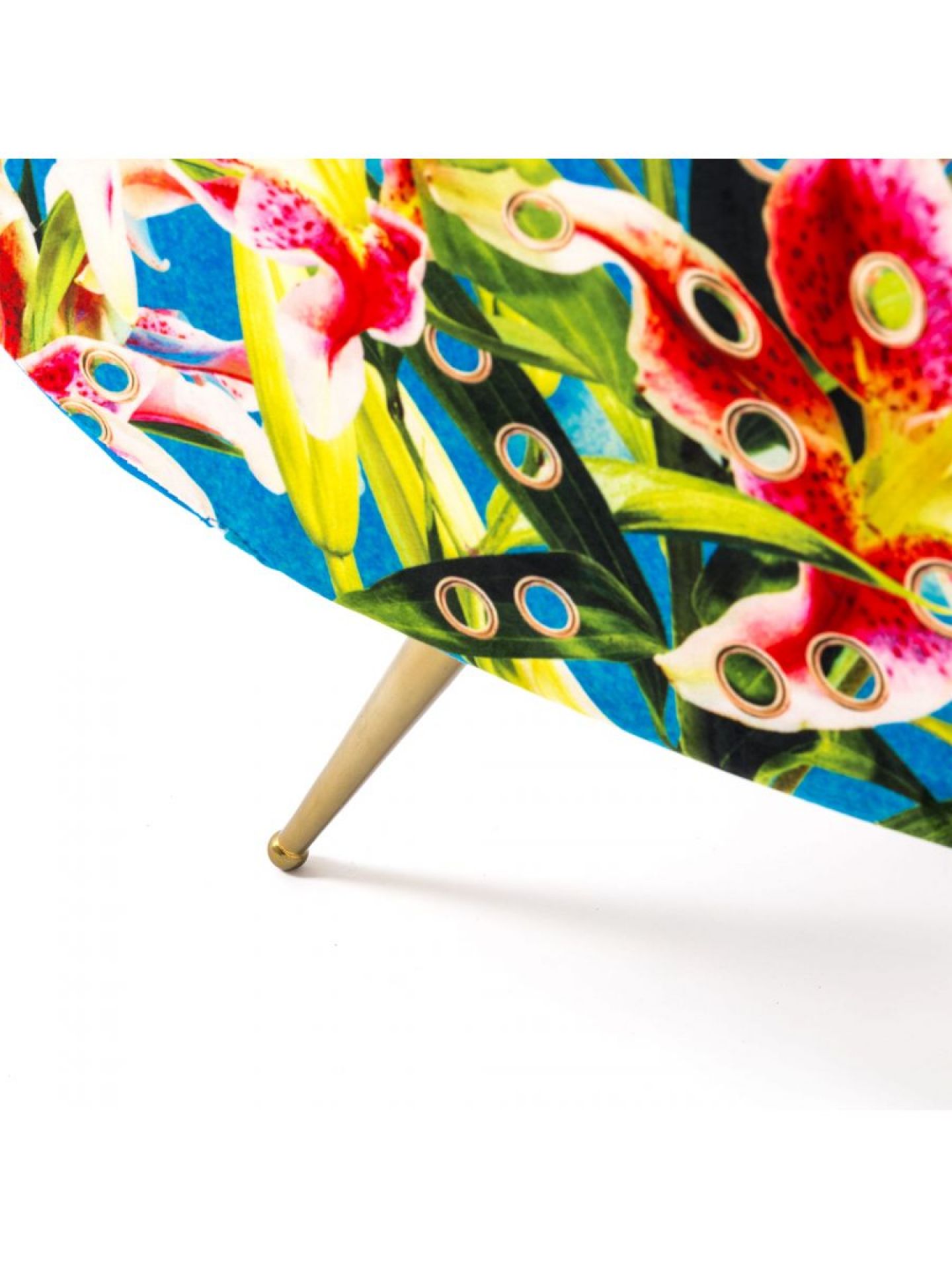 Toiletpaper fauteuil Flowers with holes Seletti Toiletpaper fauteuil Flowers with holes Seletti