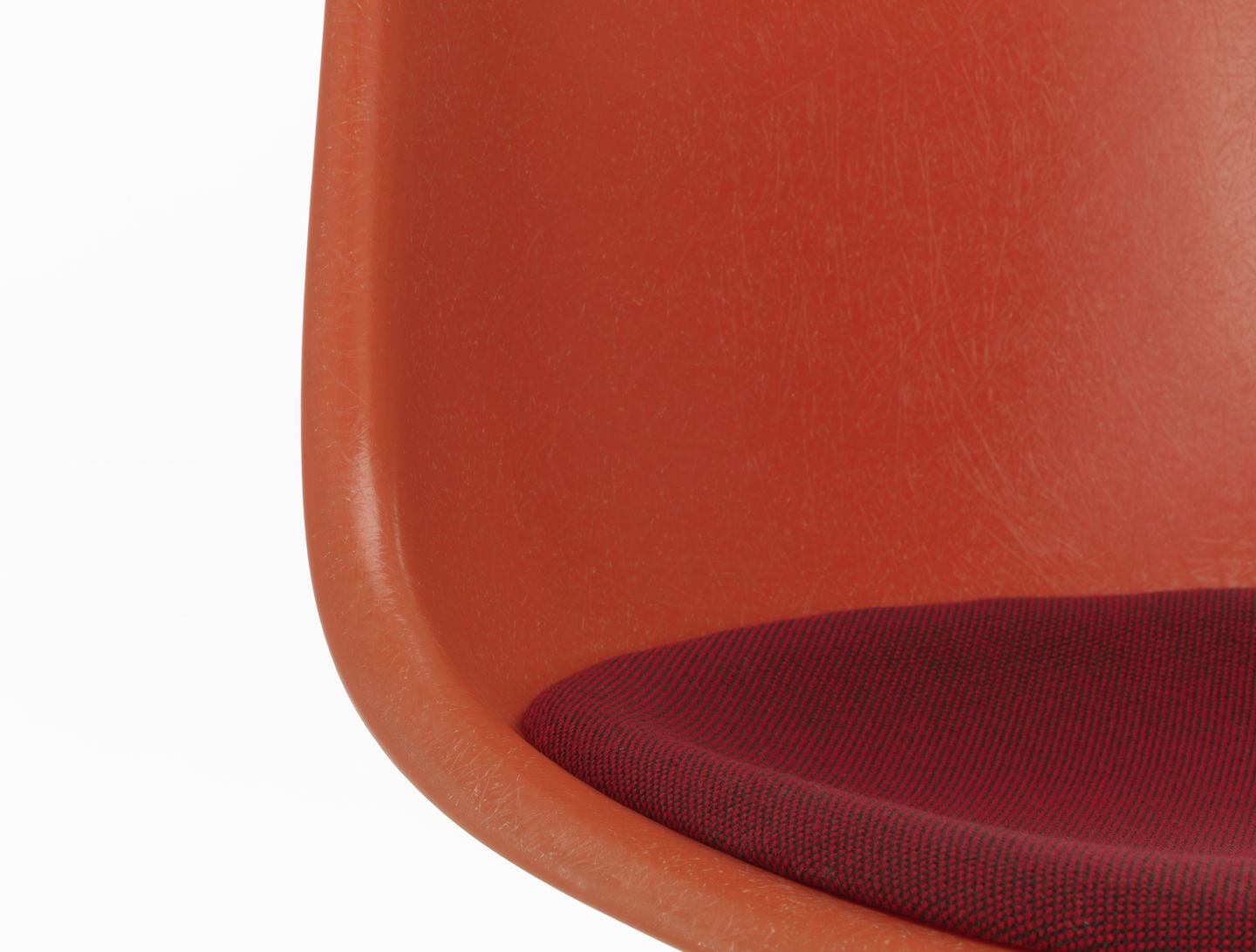 Eames Fiberglass Chair DSR chaise avec coussin d'assise Vitra