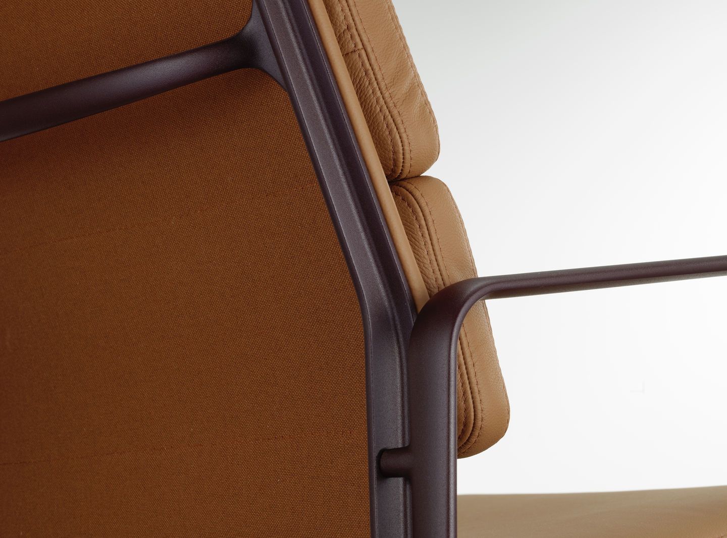 Soft Pad Chair EA219 / EA 219 Fauteuil Vitra