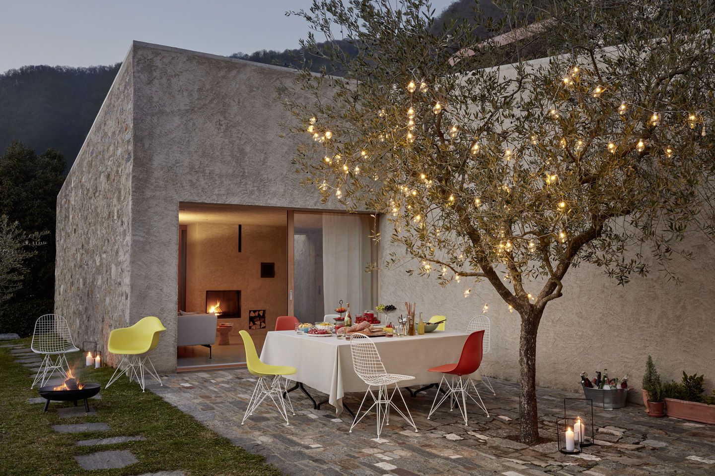 Eames Fiberglass Chair DSR chaise Vitra