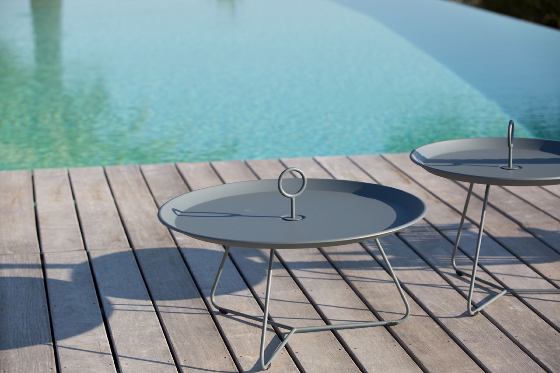 Eyelet  Outdoor / Indoor Table d'appoint moyenne Houe