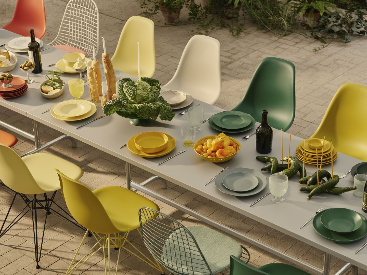Eames Fiberglass Chair DSR chaise Vitra