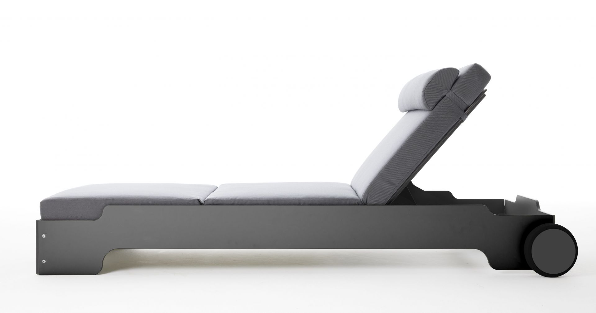 Chaise longue empilable Solara avec roues et coussin Outdoor Müller Möbelwerkstätten