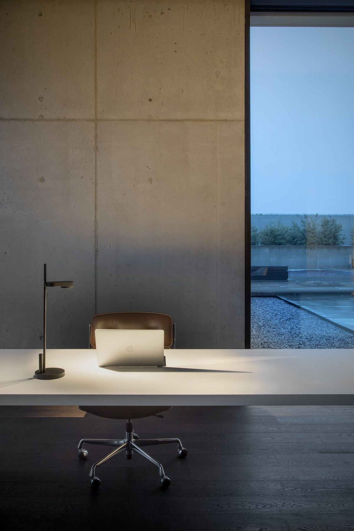 Kido Desk lampe de table pied rond Belux