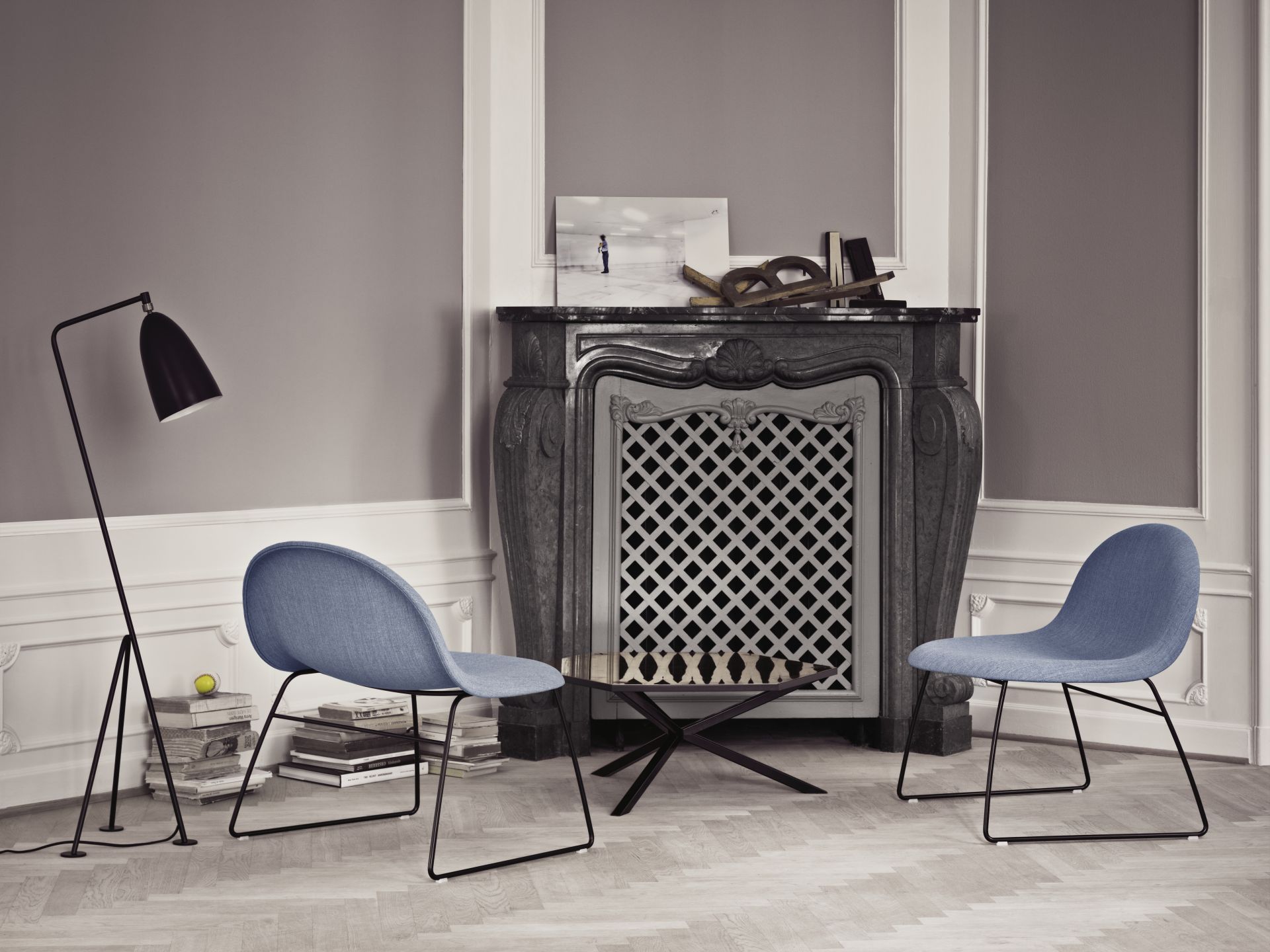 Gräshoppa / Grashoppa lampadaire Dusty blue Gubi