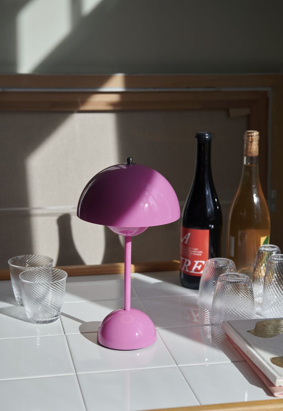 Flowerpot VP9 Portable Lampe à batterie / Lampe de table avec USB AndTradition Tangy pink
