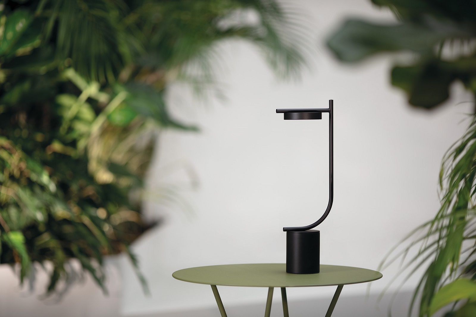 Igram Portable Table Lamp Shape J Lampe à batterie / lampe de table Grupa 