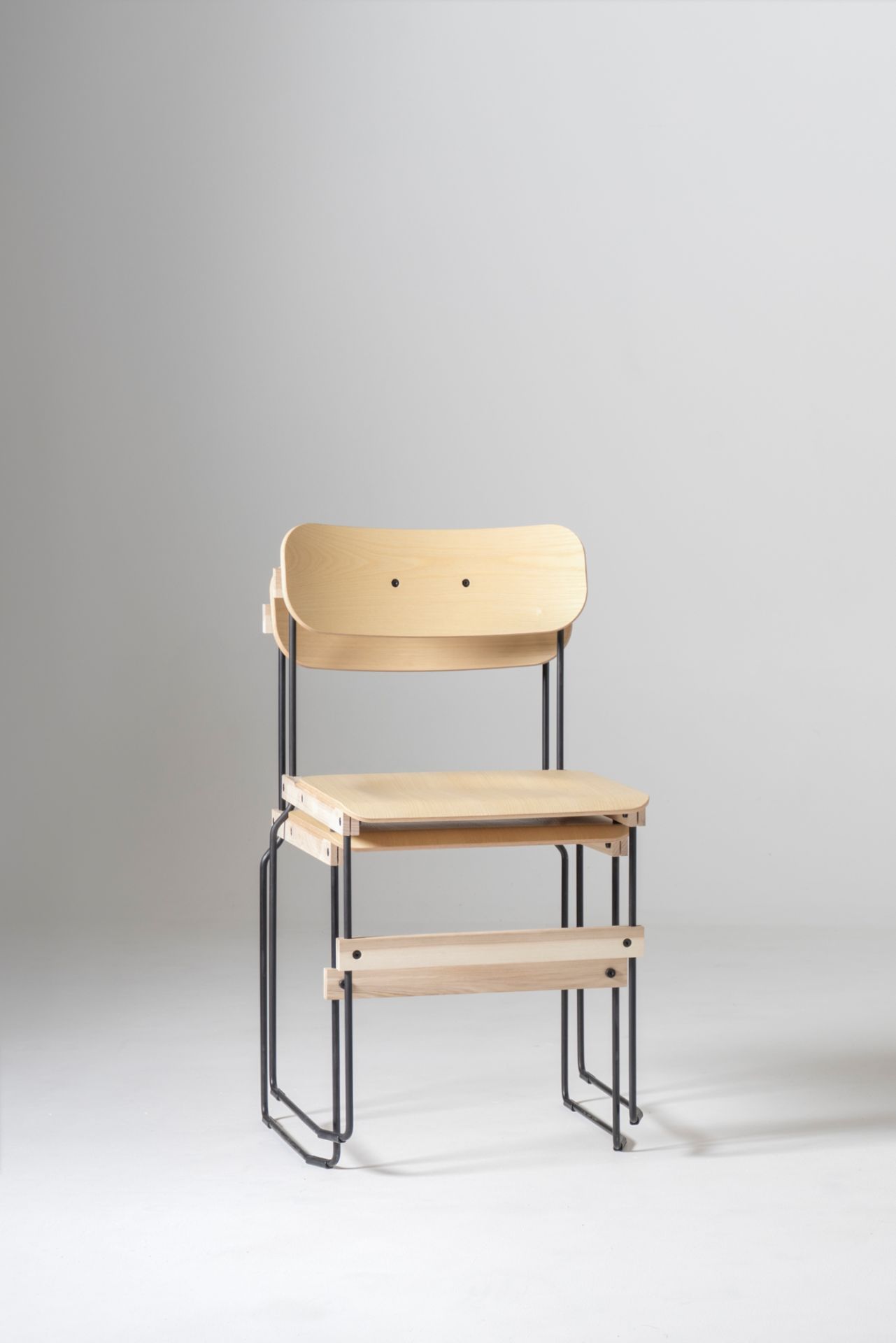 Bruto chaise côté Nils Holger Moormann
