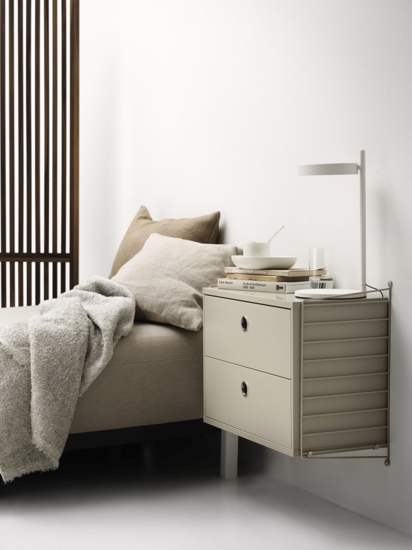  Table de chevet de la chambre à coucher à cordes A String Furniture