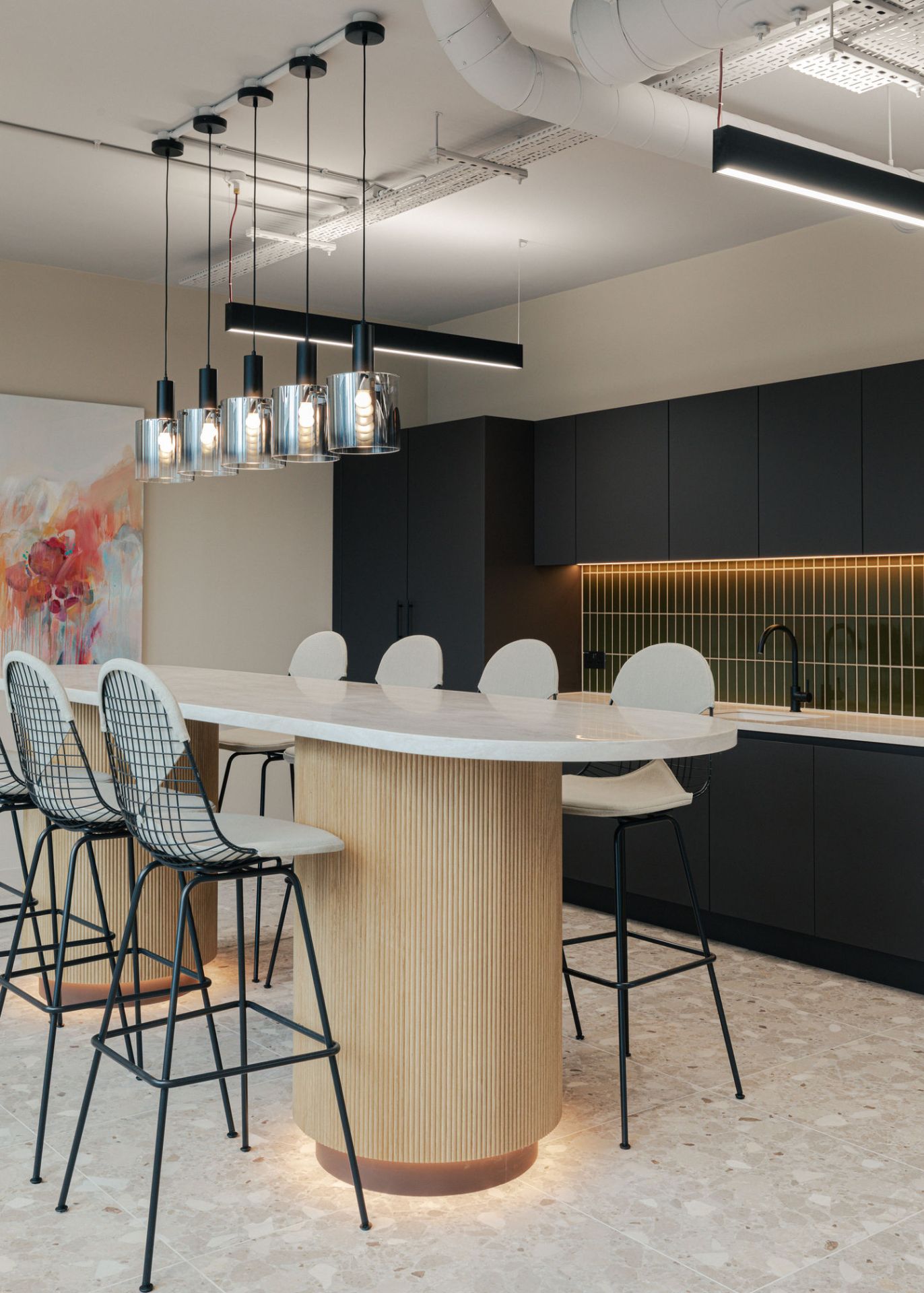 Eames Wire Bar Stool Tabouret de bar haut avec assise et dossier rembourrés Vitra