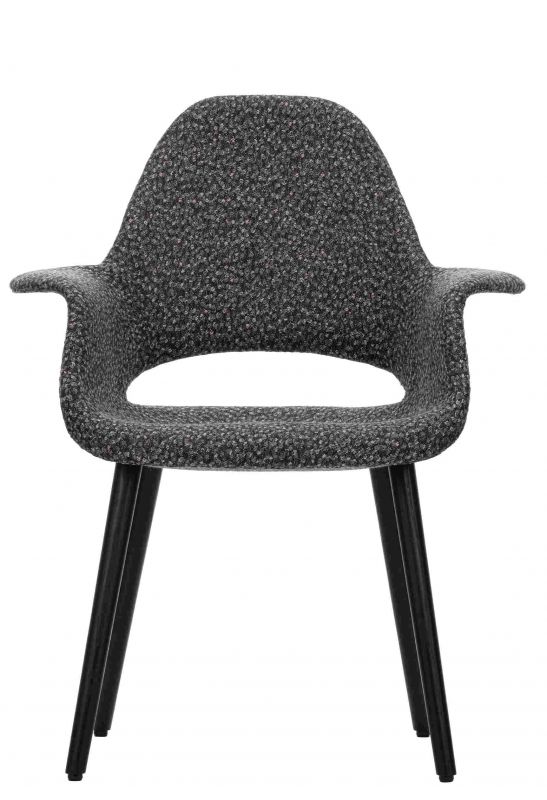 Vitra Organic Conference Stuhl mit Kvadrat Ria Stoff und schwarzen Holzbeinen.