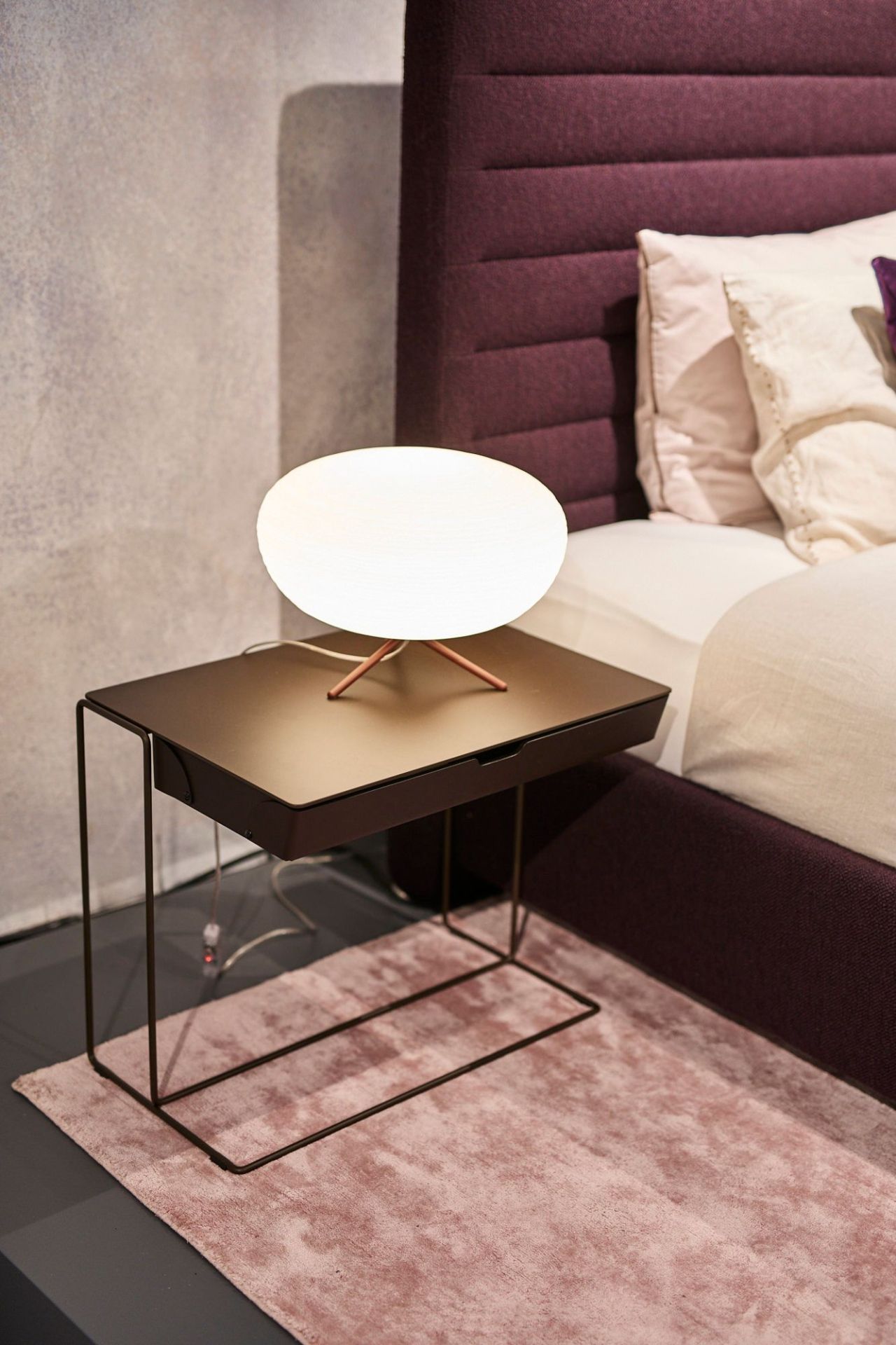 Oki Side Table Table d'appoint avec sac en cuir Walter Knoll