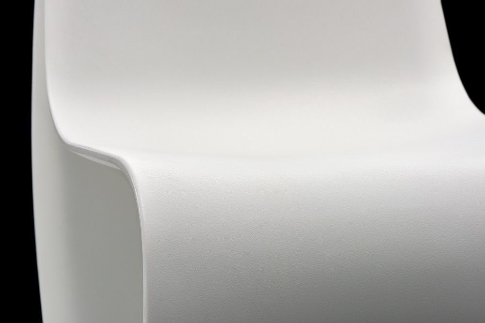 SIGN MATT Chair Indoor / Outdoor Chaise MDF Italia Blanc matt Detailaufnahme des weißen SIGN MATT Stuhls von MDF Italia, geeignet für drinnen und draußen.