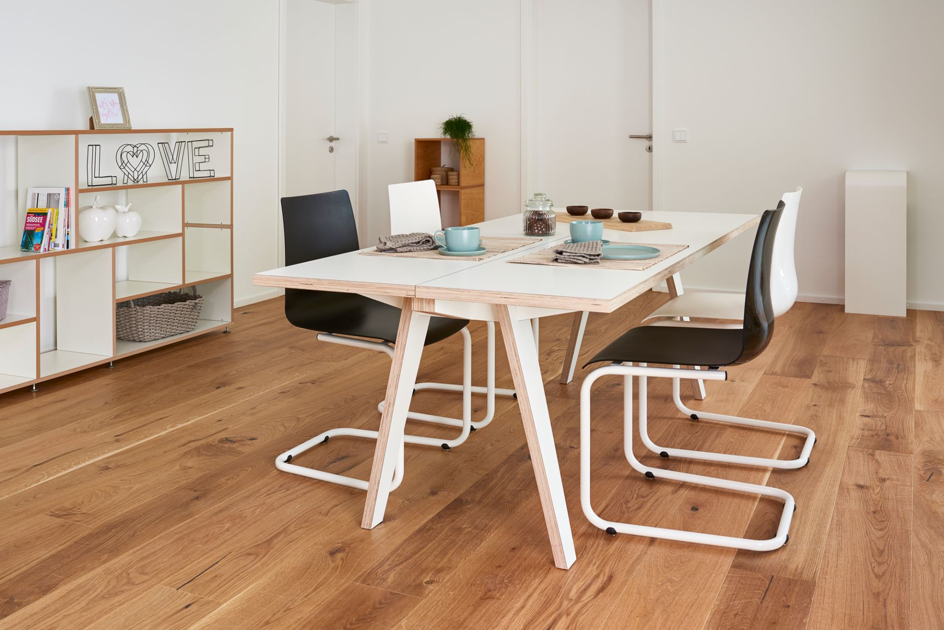 Steck table Tojo