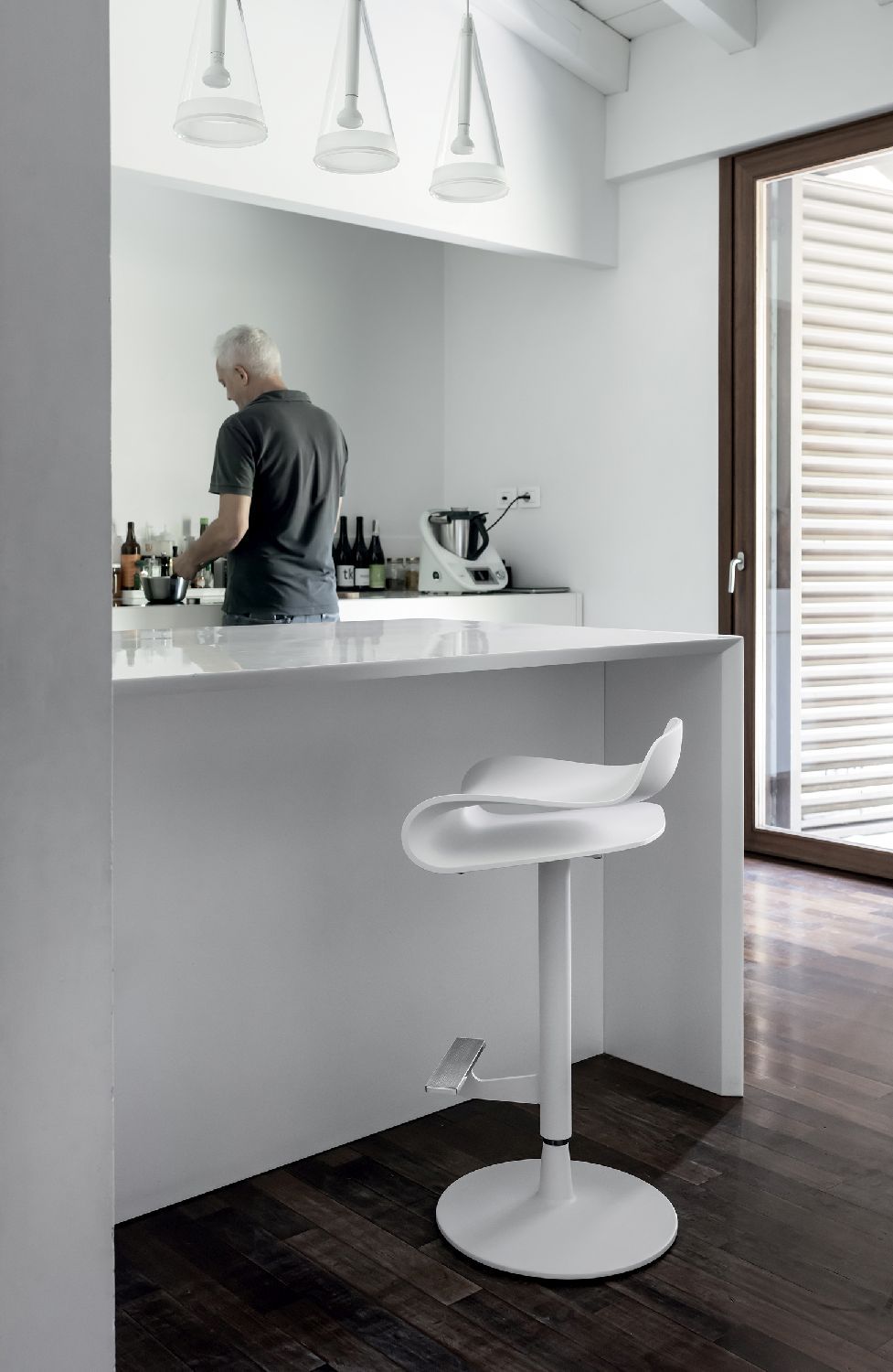 BCN Tabouret de bar réglable en hauteur Kristalia