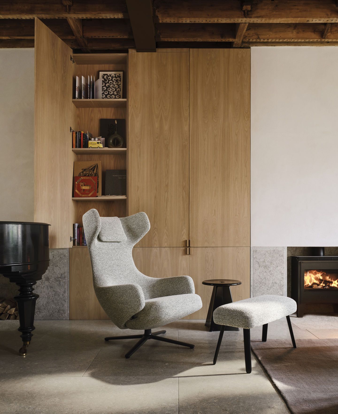 Fauteuil et repose-pieds Grand Repos combinaison préférée Vitra Cosy Kieselstein 40 cm