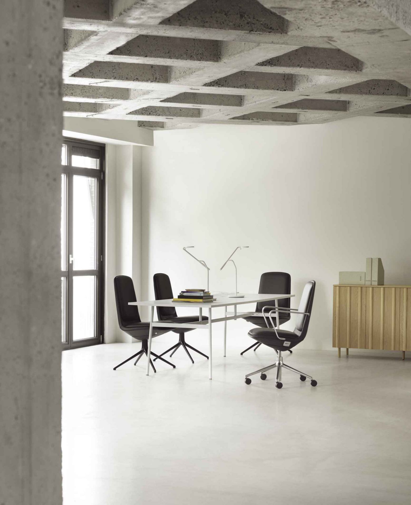 Off Chair Low 4L Basse Chaise de réunion Normann Copenhagen