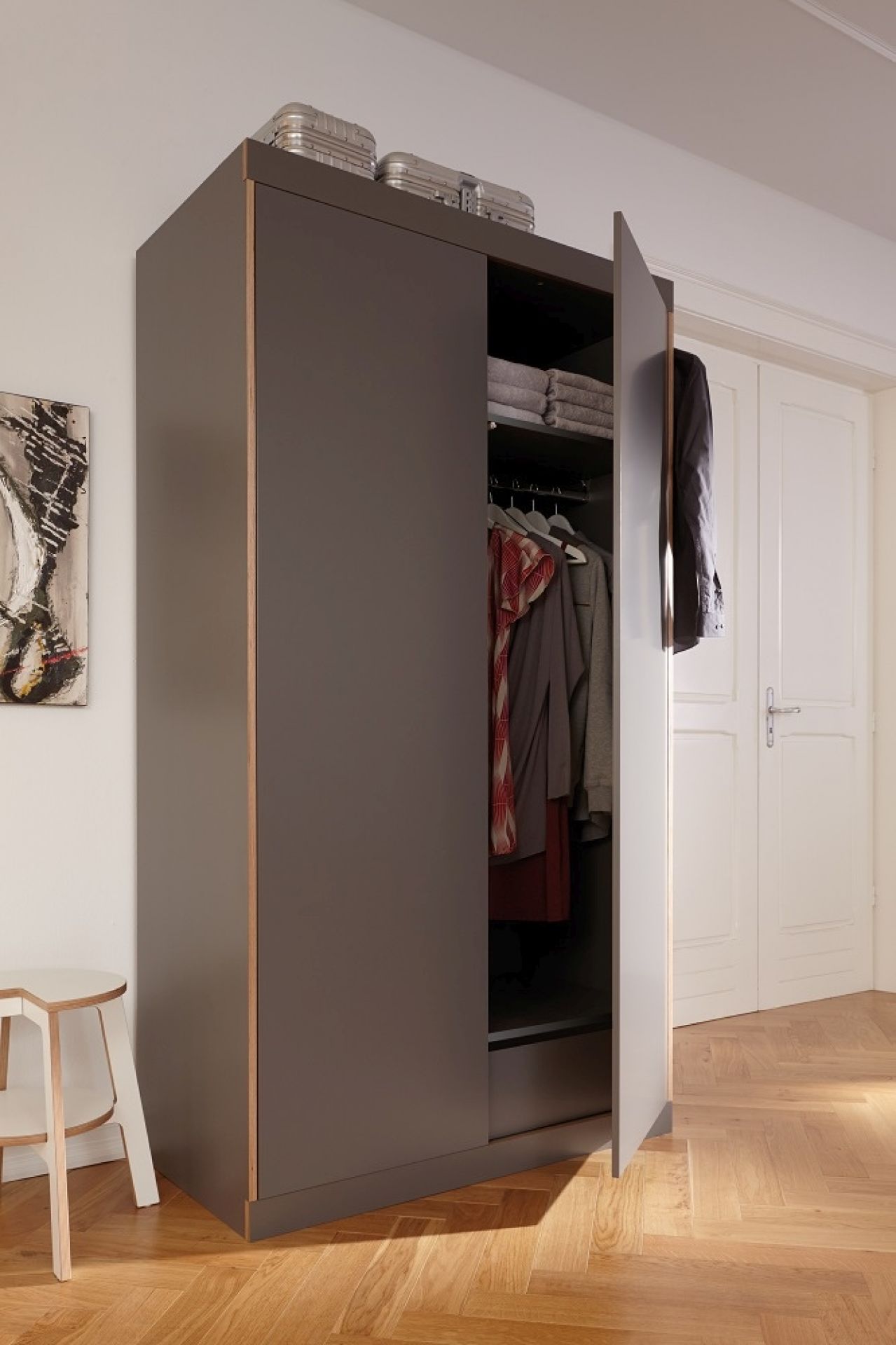 Plane Garde-robe avec 2 portes Müller Möbelwerkstätten​