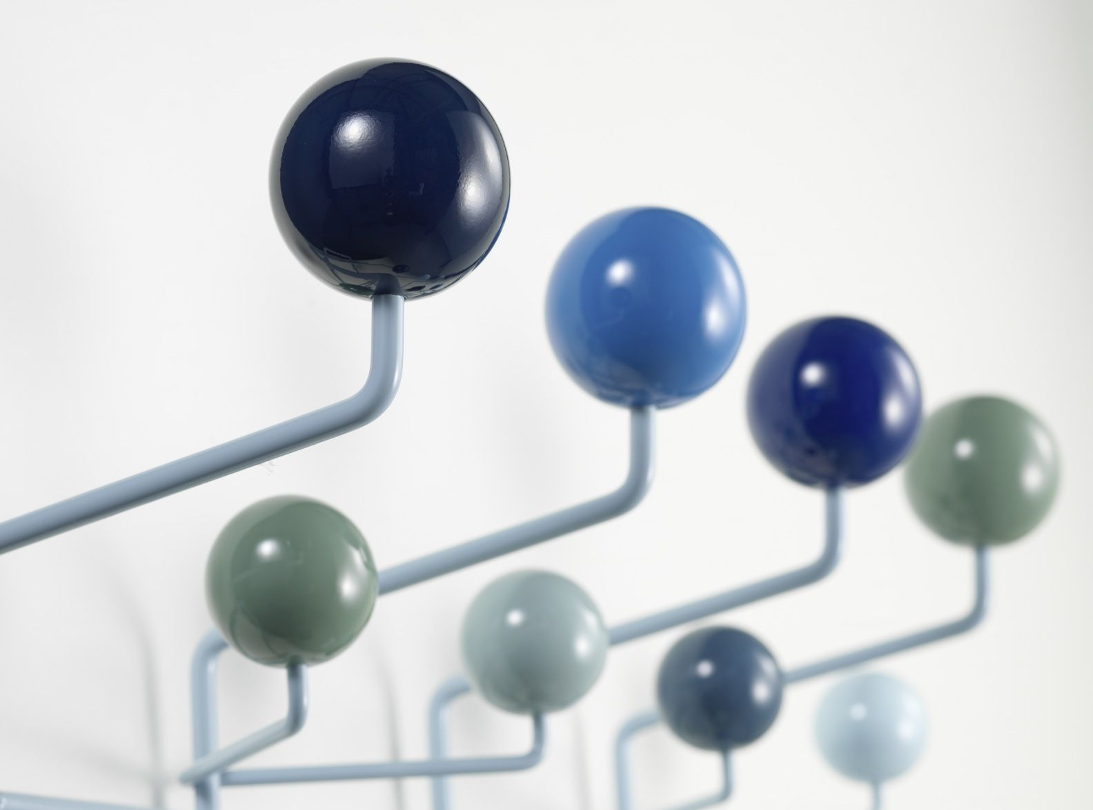 Eames Hang it all Garde-robe réfrigérée Vitra NOUVELLE VERSION 