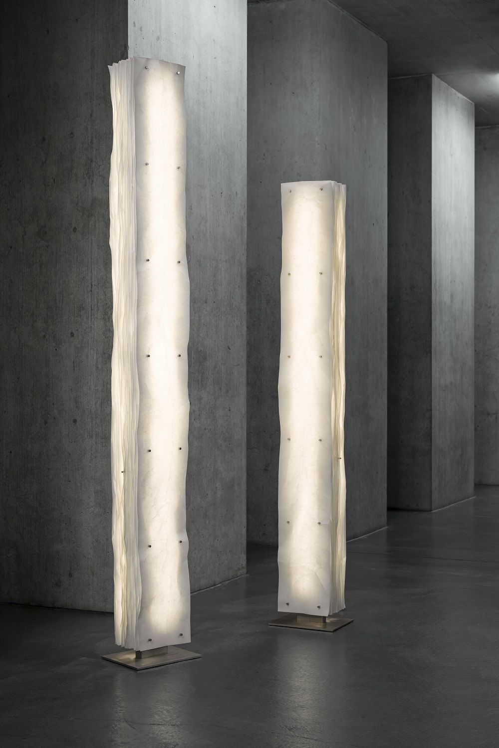 Totem Floor lamp Lampe a Pied stele Totem Floor lamp Lampe a Pied stele