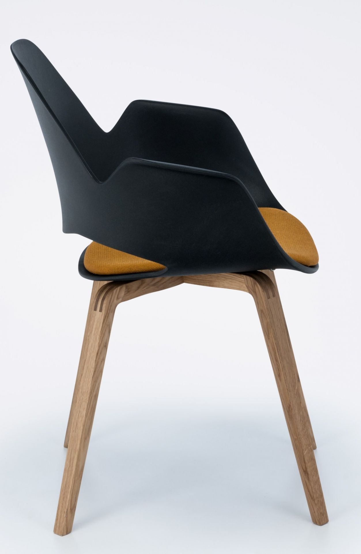 Falk chaise avec accoudoirs pieds en chêne massif Houe